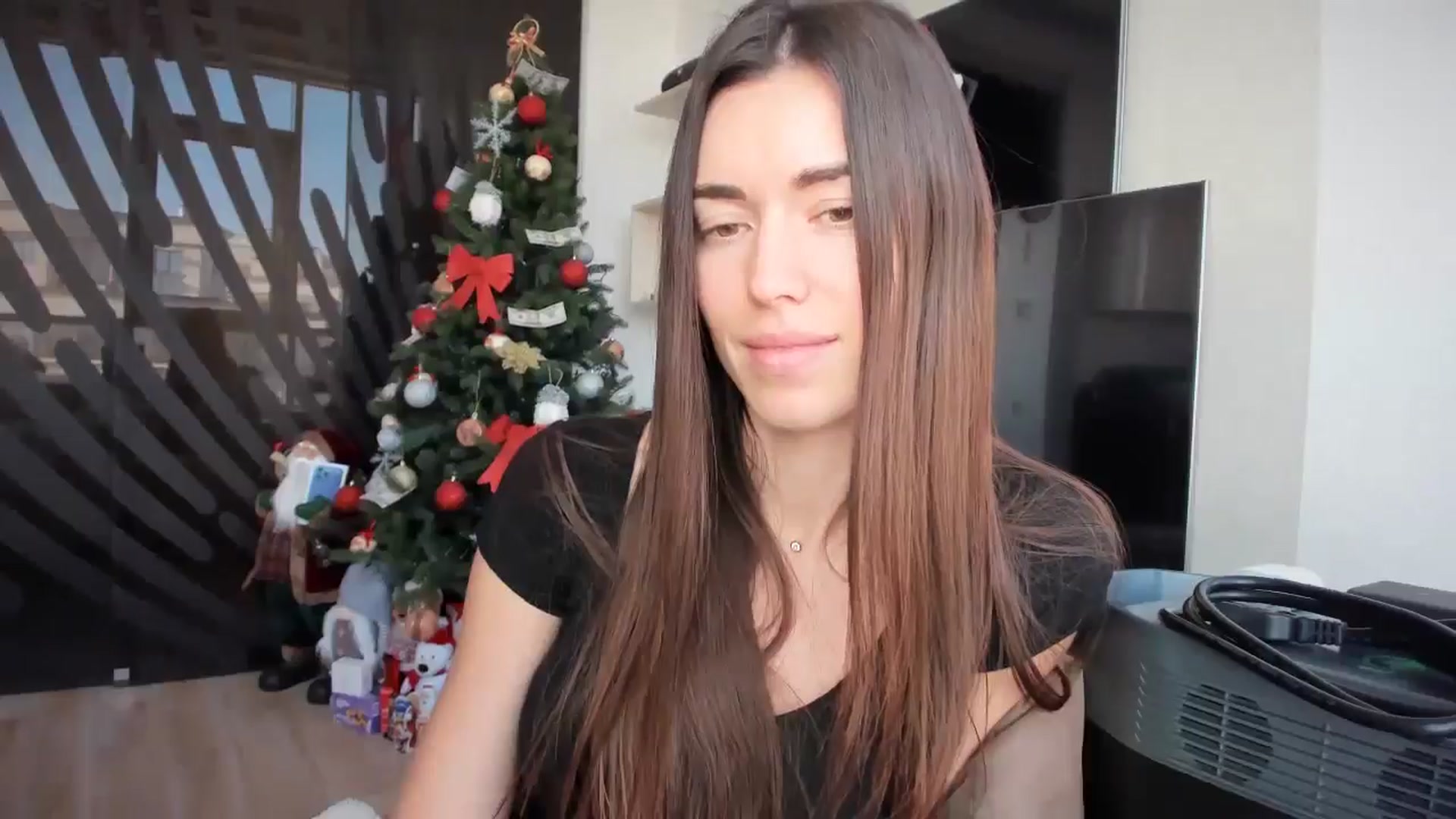 Gallery image thumbnail from laurensaenz's myfreecams stream on, 12/16/2025, 09:39 image 13 of 20