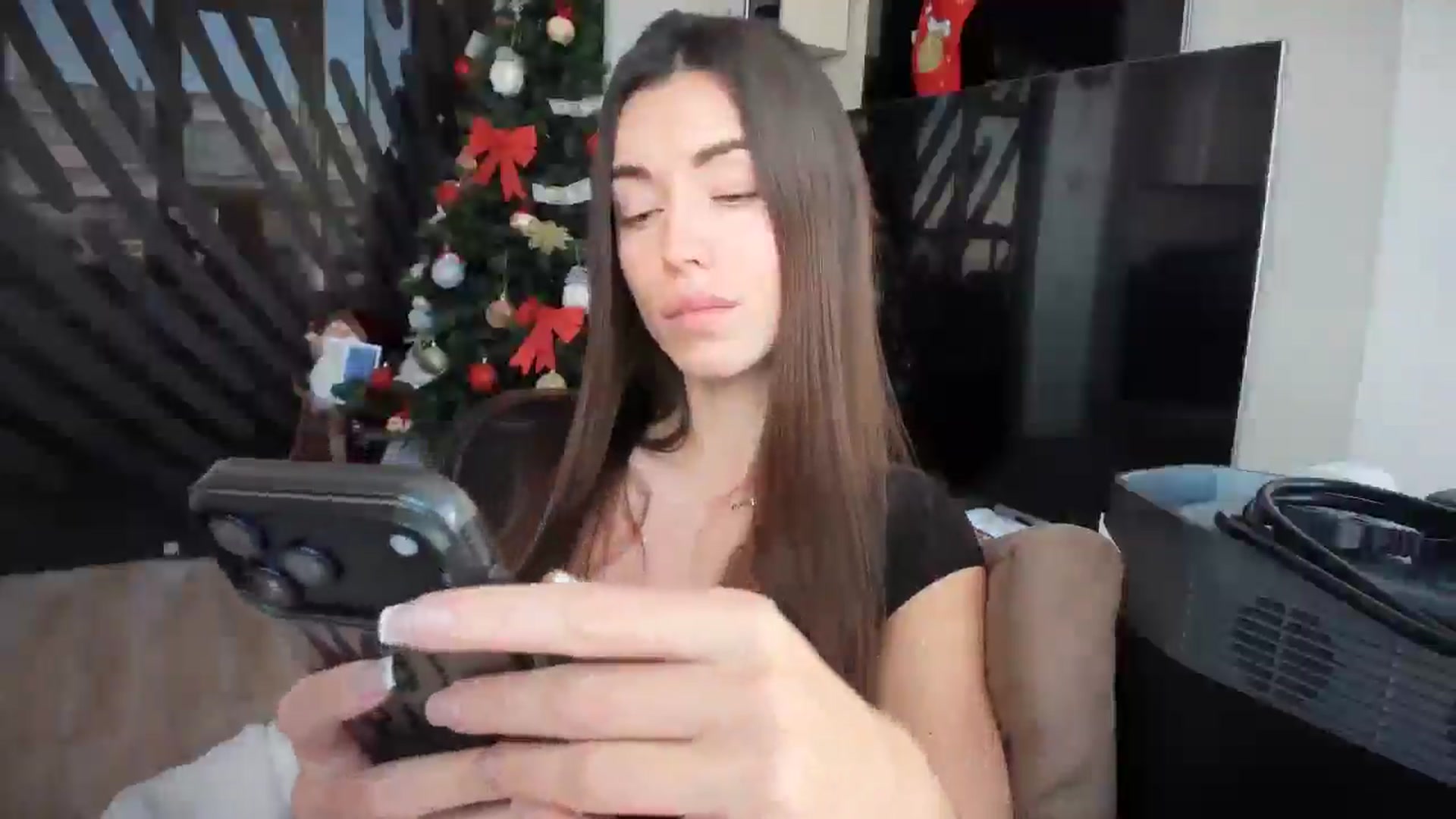 Gallery image thumbnail from laurensaenz's myfreecams stream on, 12/16/2025, 09:39 image 8 of 20