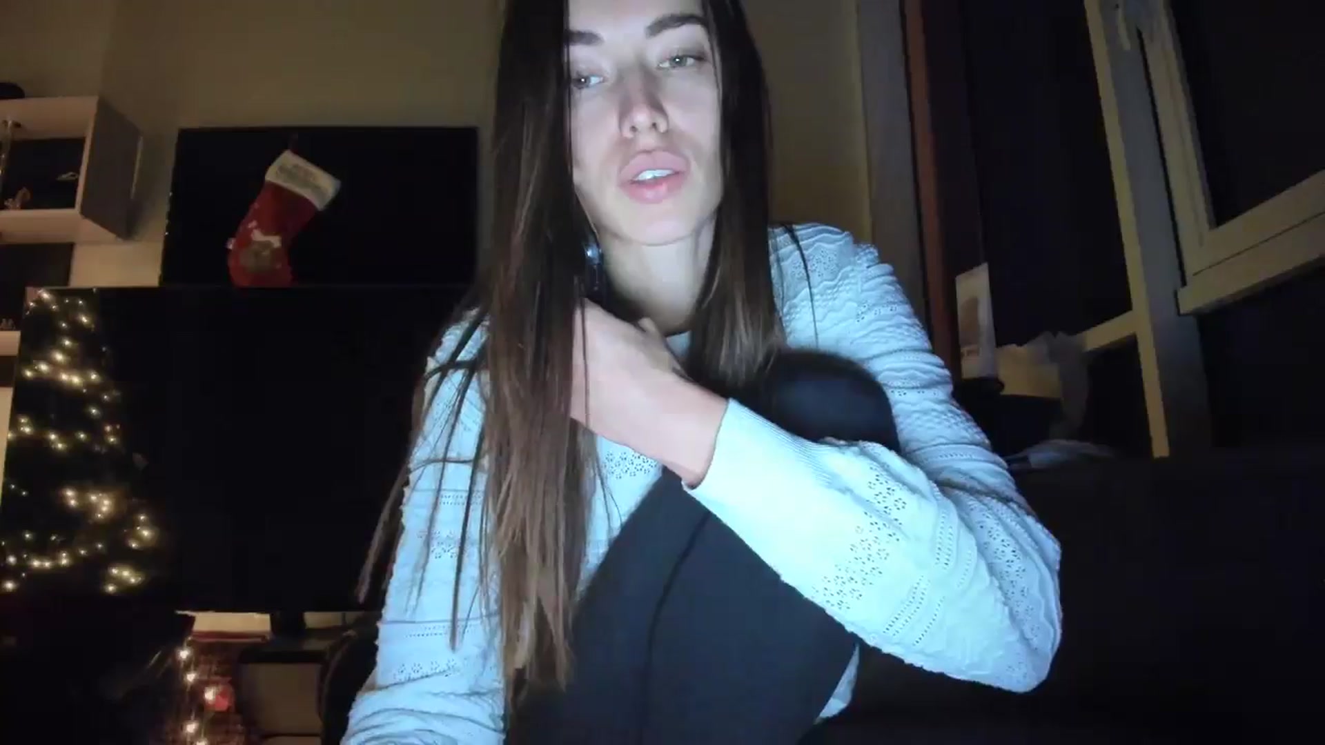 Gallery image thumbnail from laurensaenz's myfreecams stream on, 12/16/2025, 16:05 image 16 of 20