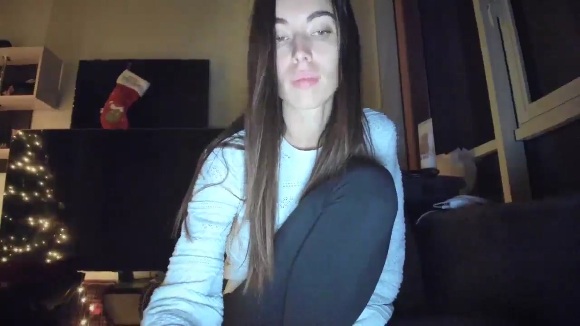 Gallery image thumbnail from laurensaenz's myfreecams stream on, 12/16/2025, 16:05 image 14 of 20