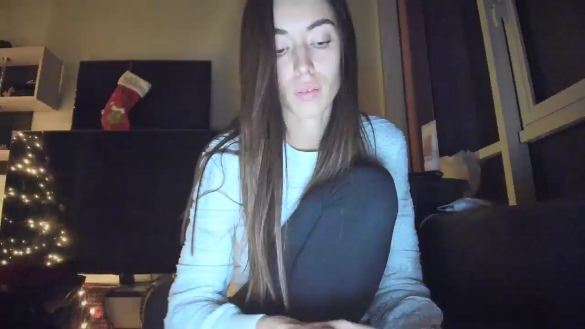 Gallery image thumbnail from laurensaenz's myfreecams stream on, 12/16/2025, 16:05 image 15 of 20