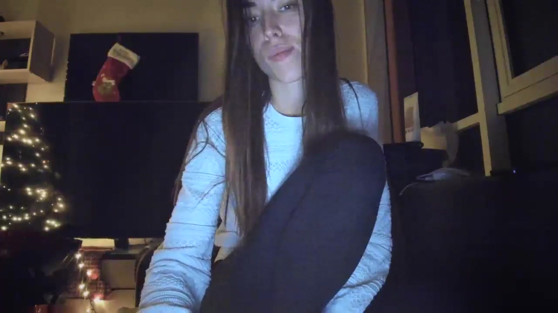 Gallery image thumbnail from laurensaenz's myfreecams stream on, 12/16/2025, 16:05 image 9 of 20