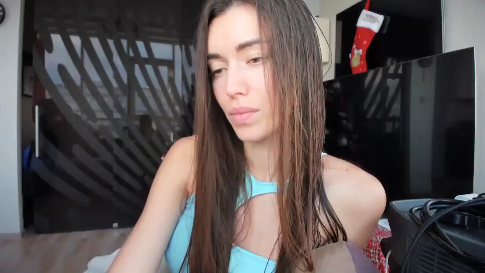 Gallery image thumbnail from laurensaenz's myfreecams stream on, 12/17/2025, 08:01 image 14 of 20