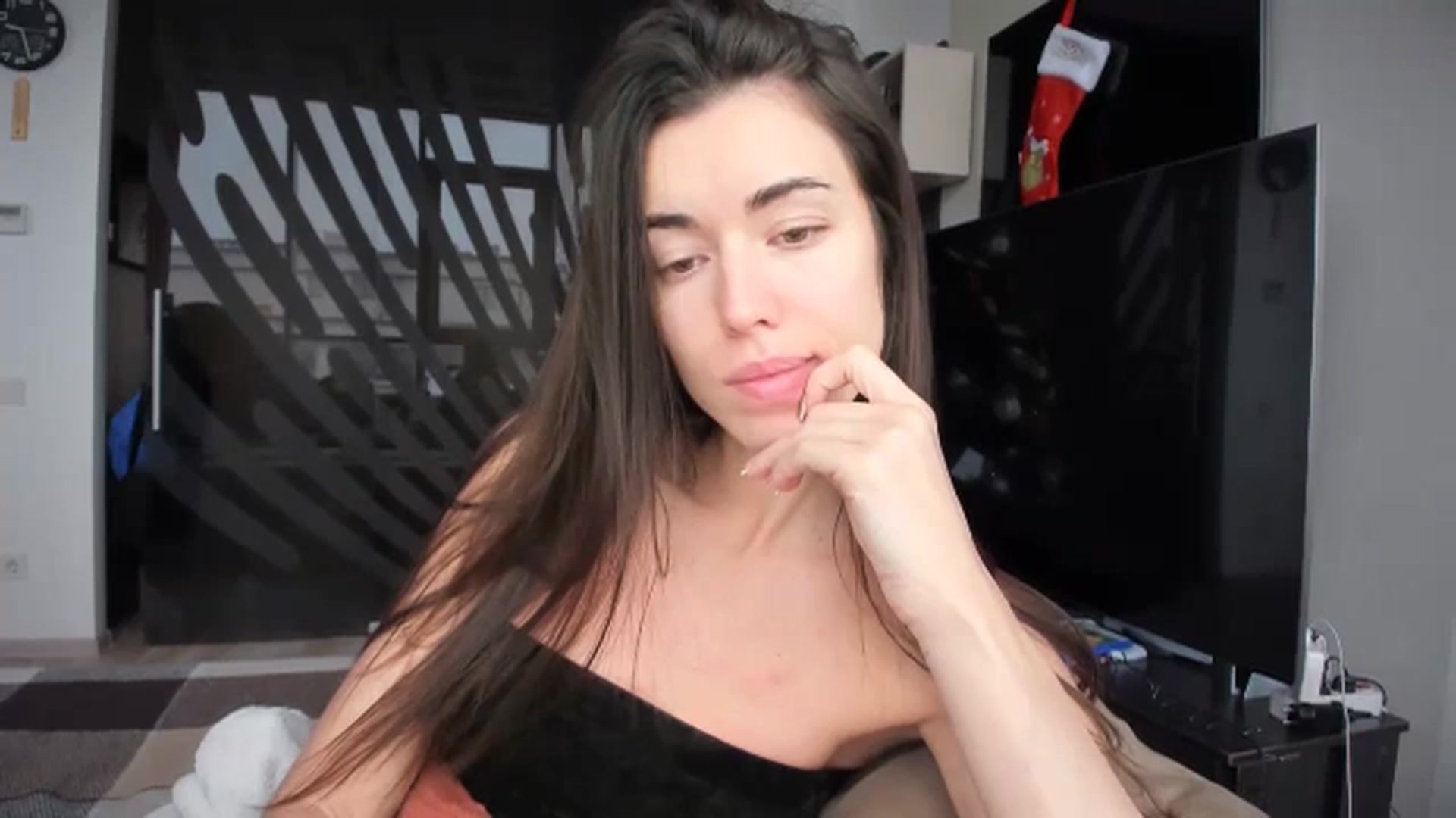 Gallery image thumbnail from laurensaenz's myfreecams stream on, 12/22/2025, 08:51 image 5 of 20