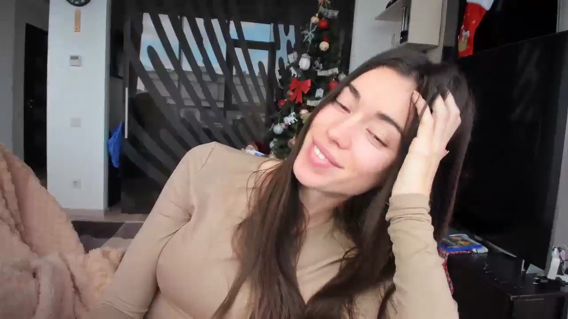 Gallery image thumbnail from laurensaenz's myfreecams stream on, 12/23/2025, 08:24 image 13 of 20