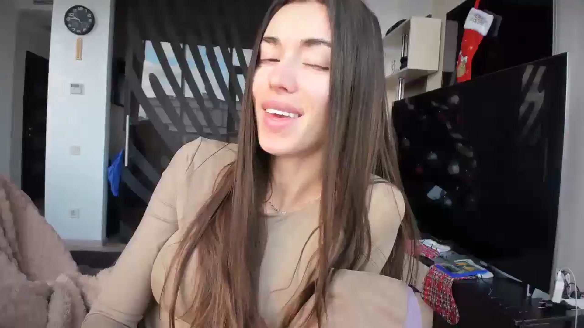 Gallery image thumbnail from laurensaenz's myfreecams stream on, 12/23/2025, 08:24 image 6 of 20