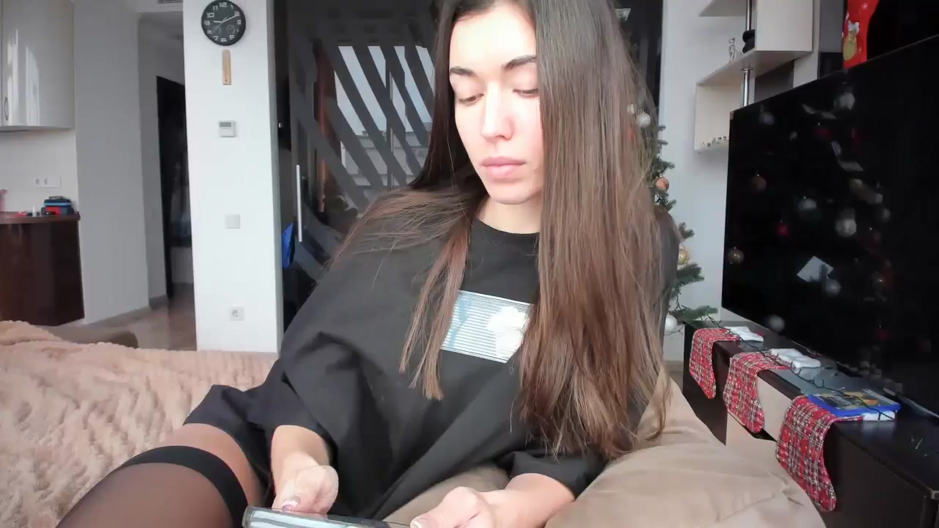 Gallery image thumbnail from laurensaenz's myfreecams stream on, 12/24/2025, 07:16 image 15 of 20