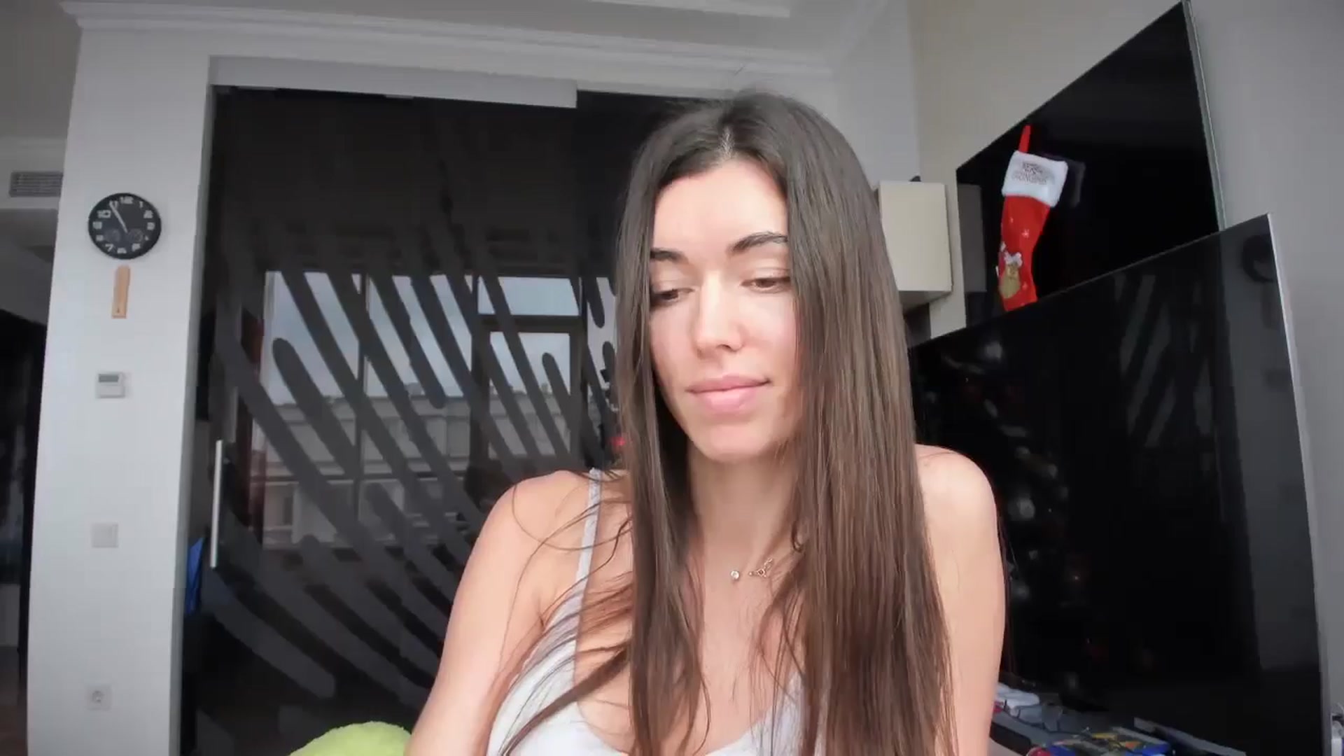 Gallery image thumbnail from laurensaenz's myfreecams stream on, 12/24/2025, 09:40 image 8 of 20