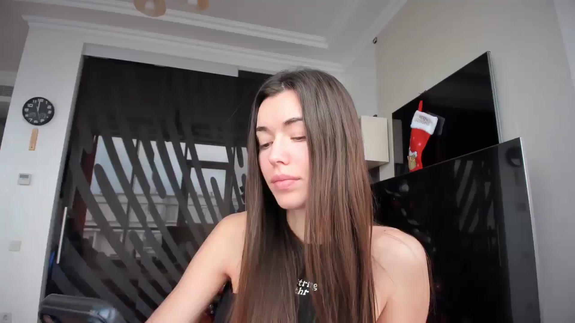Gallery image thumbnail from laurensaenz's myfreecams stream on, 12/28/2025, 10:08 image 14 of 20