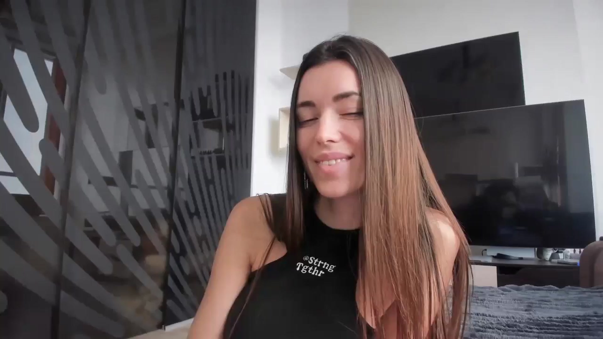 Gallery image thumbnail from laurensaenz's myfreecams stream on, 02/04/2026, 10:12 image 17 of 20