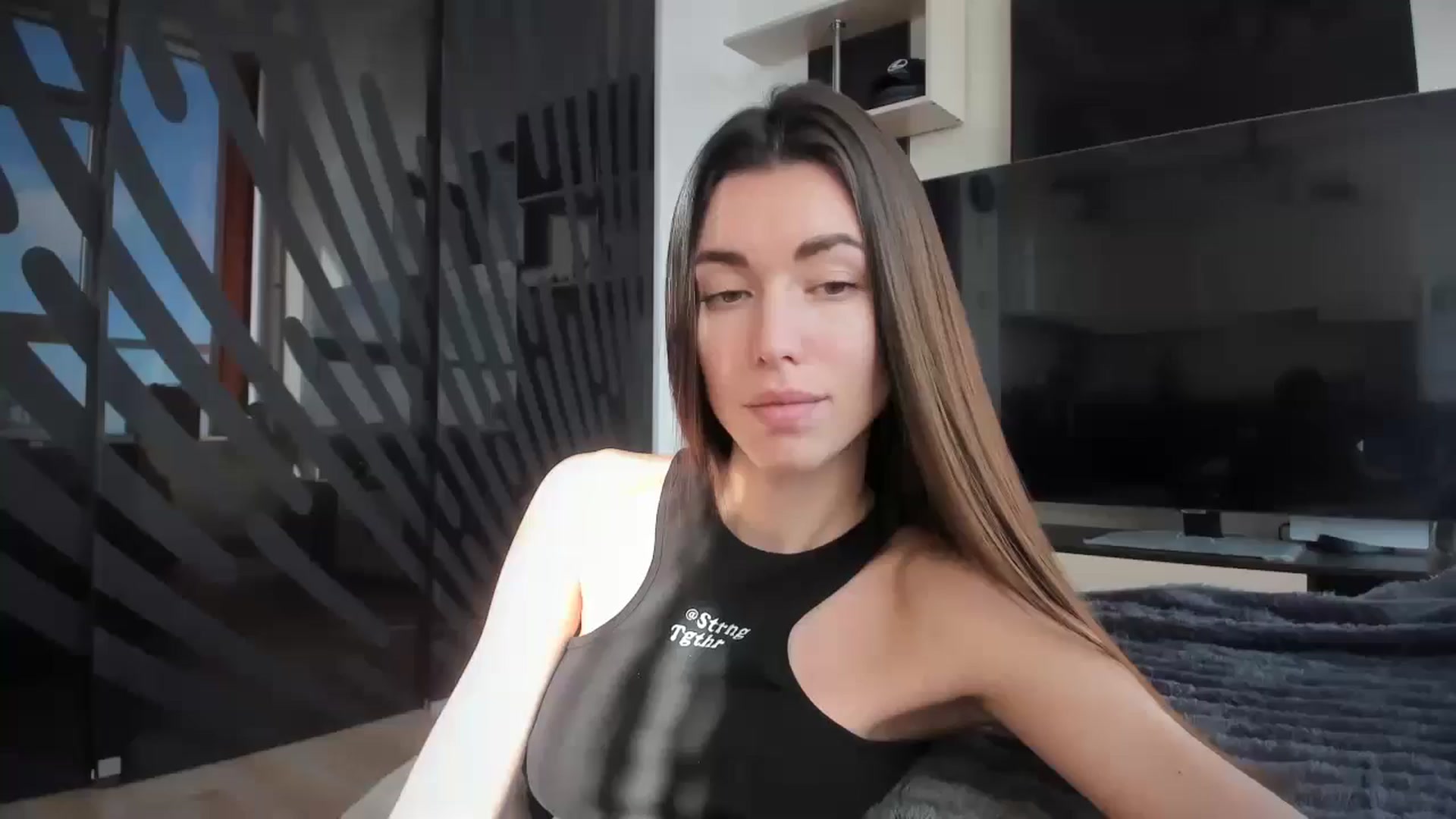 Gallery image thumbnail from laurensaenz's myfreecams stream on, 02/09/2026, 08:17 image 12 of 20