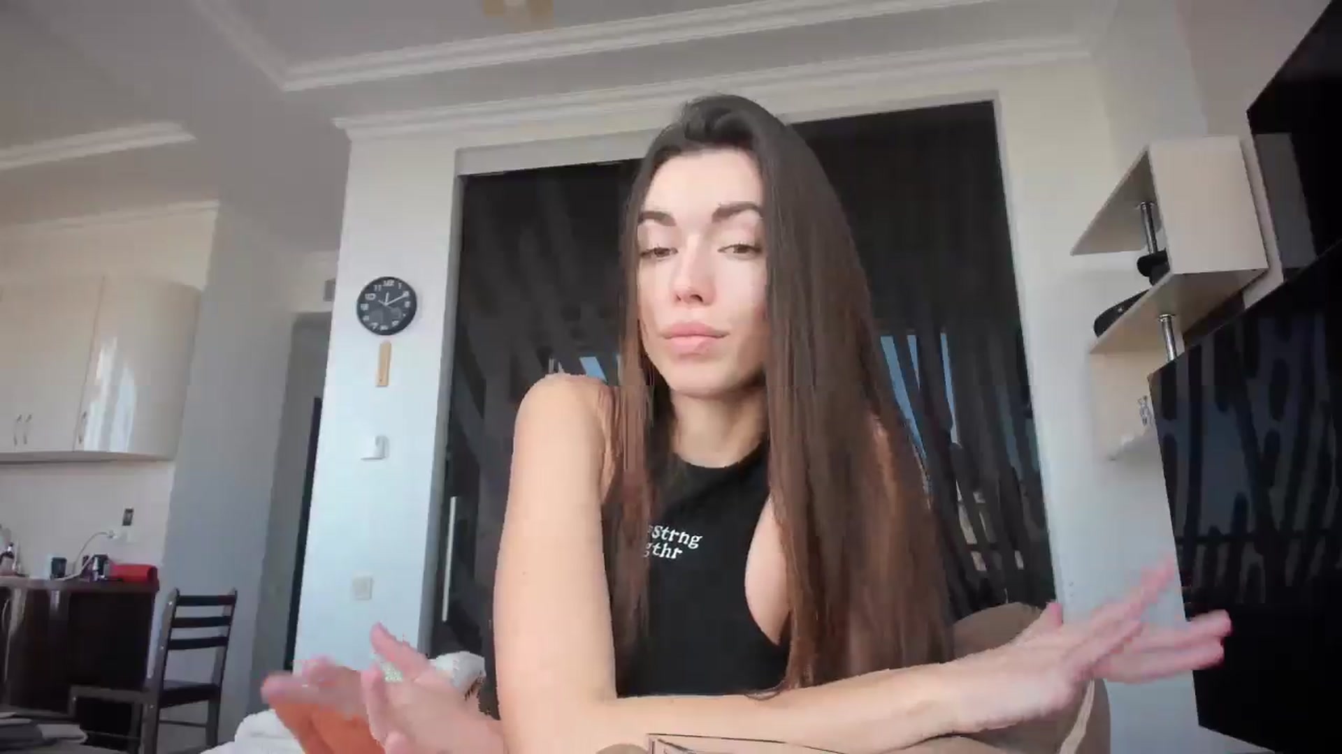 Gallery image thumbnail from laurensaenz's myfreecams stream on, 02/09/2026, 10:28 image 15 of 20