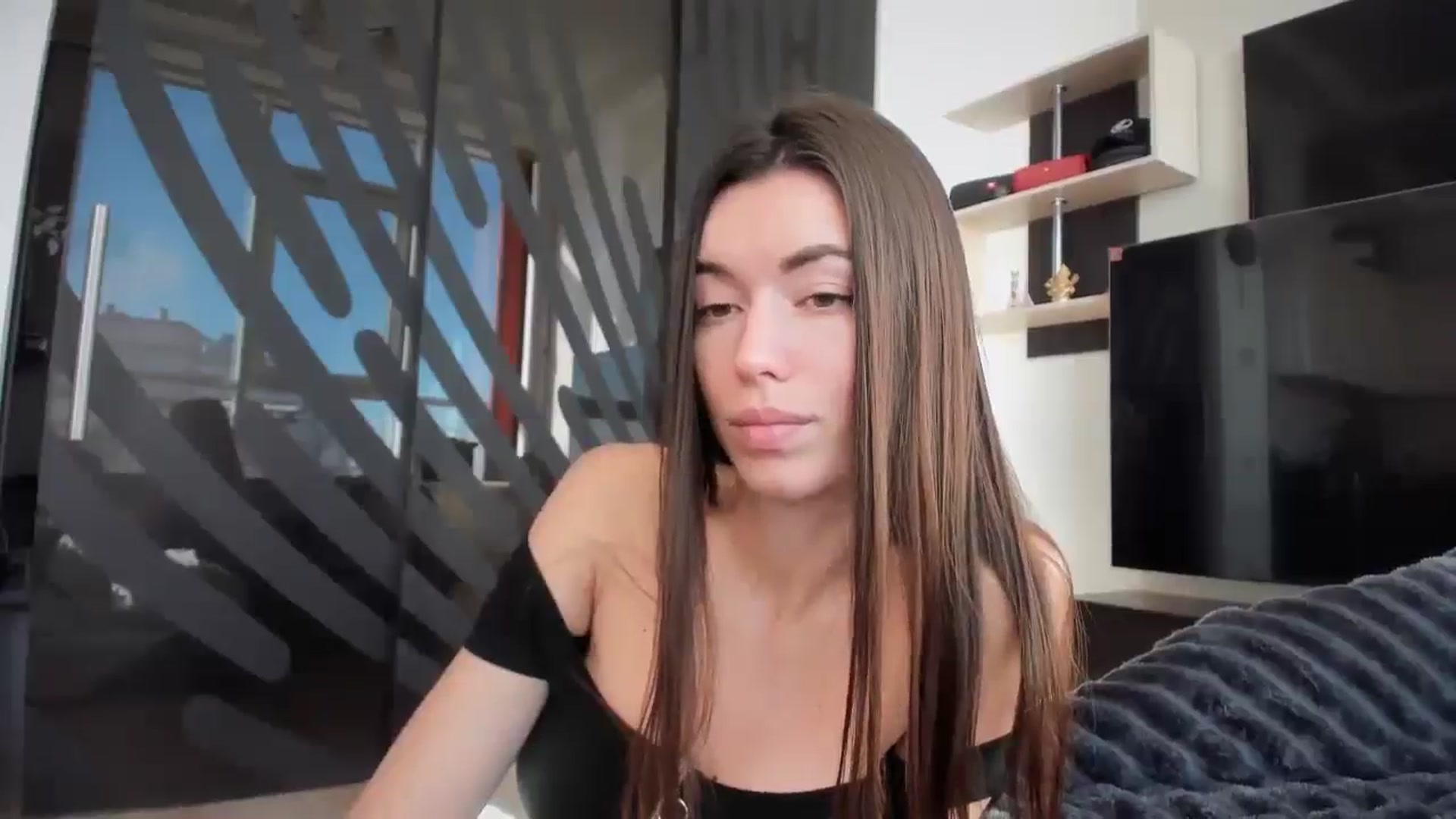Gallery image thumbnail from laurensaenz's myfreecams stream on, 02/10/2026, 08:04 image 13 of 20