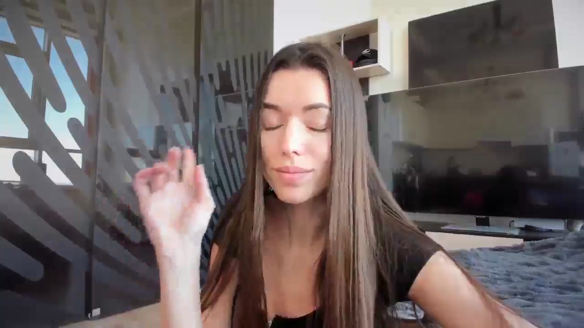 Gallery image thumbnail from laurensaenz's myfreecams stream on, 02/10/2026, 10:46 image 6 of 20