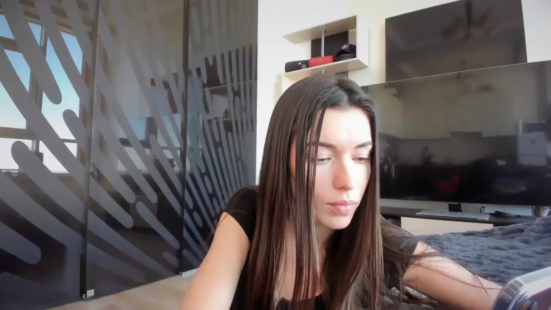 Gallery image thumbnail from laurensaenz's myfreecams stream on, 02/10/2026, 10:46 image 17 of 20