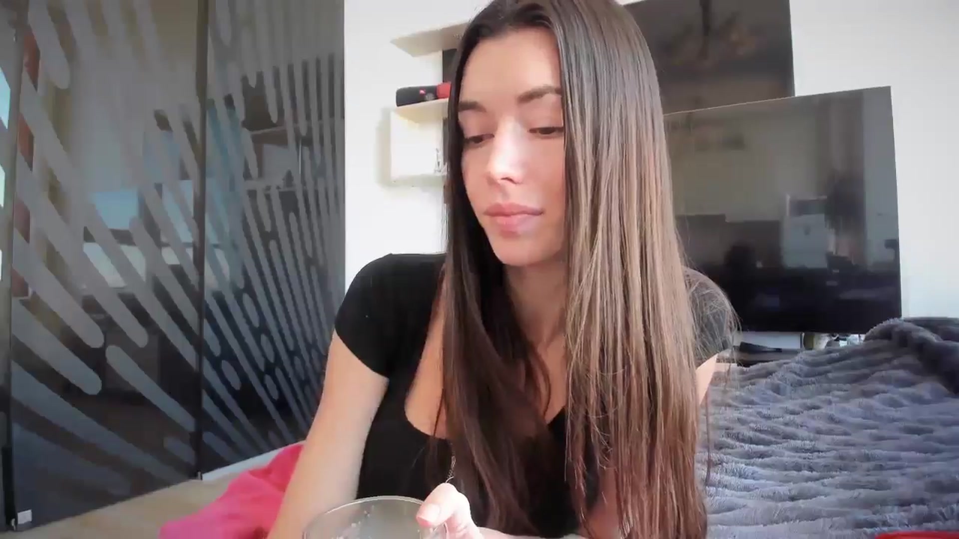 Gallery image thumbnail from laurensaenz's myfreecams stream on, 02/10/2026, 12:52 image 8 of 20