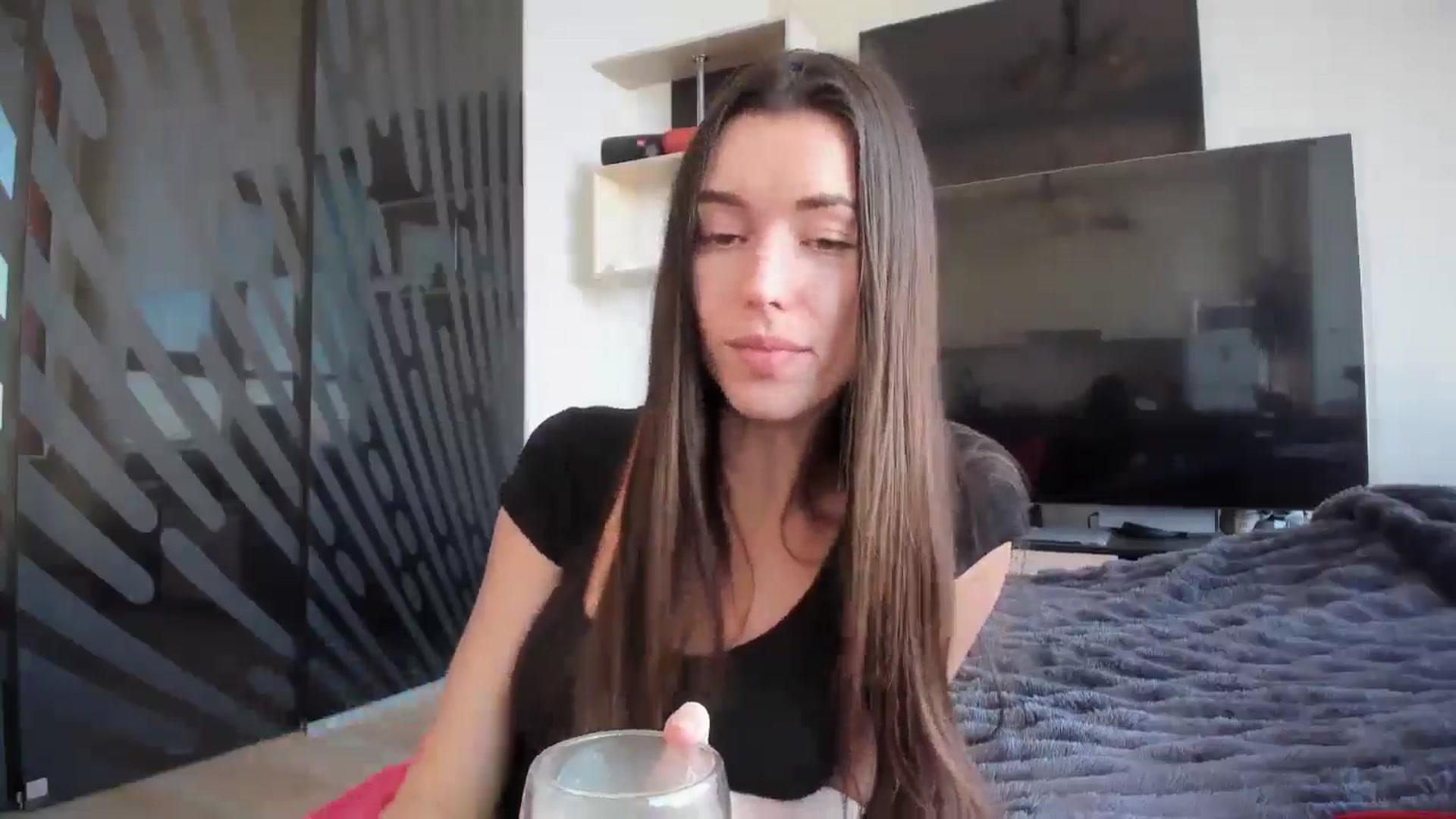 Gallery image thumbnail from laurensaenz's myfreecams stream on, 02/10/2026, 12:52 image 10 of 20