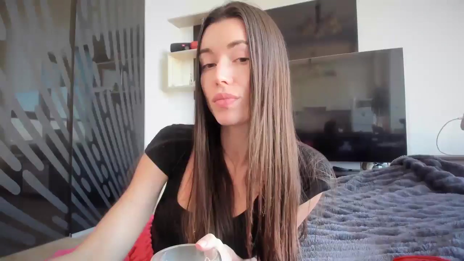 Gallery image thumbnail from laurensaenz's myfreecams stream on, 02/10/2026, 12:52 image 18 of 20