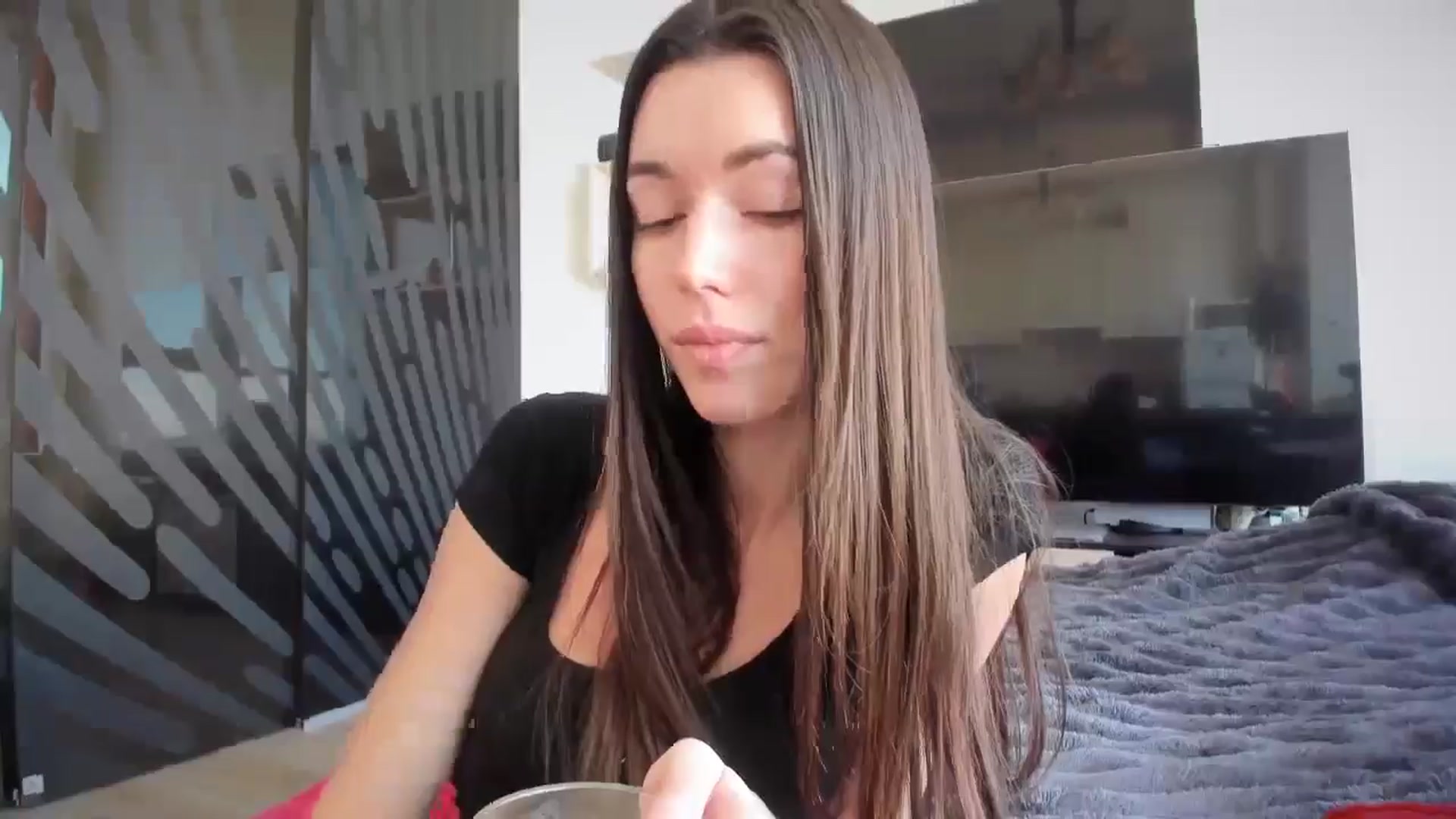 Gallery image thumbnail from laurensaenz's myfreecams stream on, 02/10/2026, 12:52 image 3 of 20