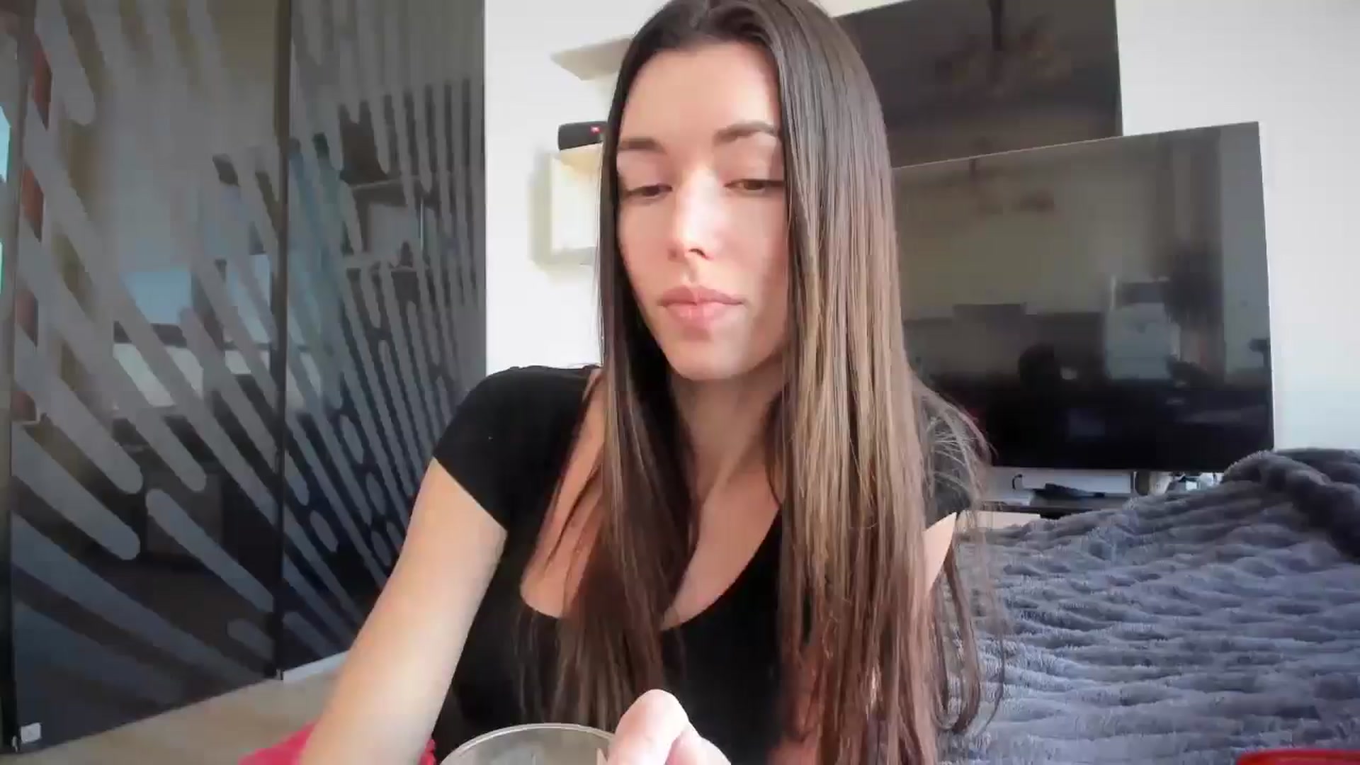 Gallery image thumbnail from laurensaenz's myfreecams stream on, 02/10/2026, 12:52 image 1 of 20