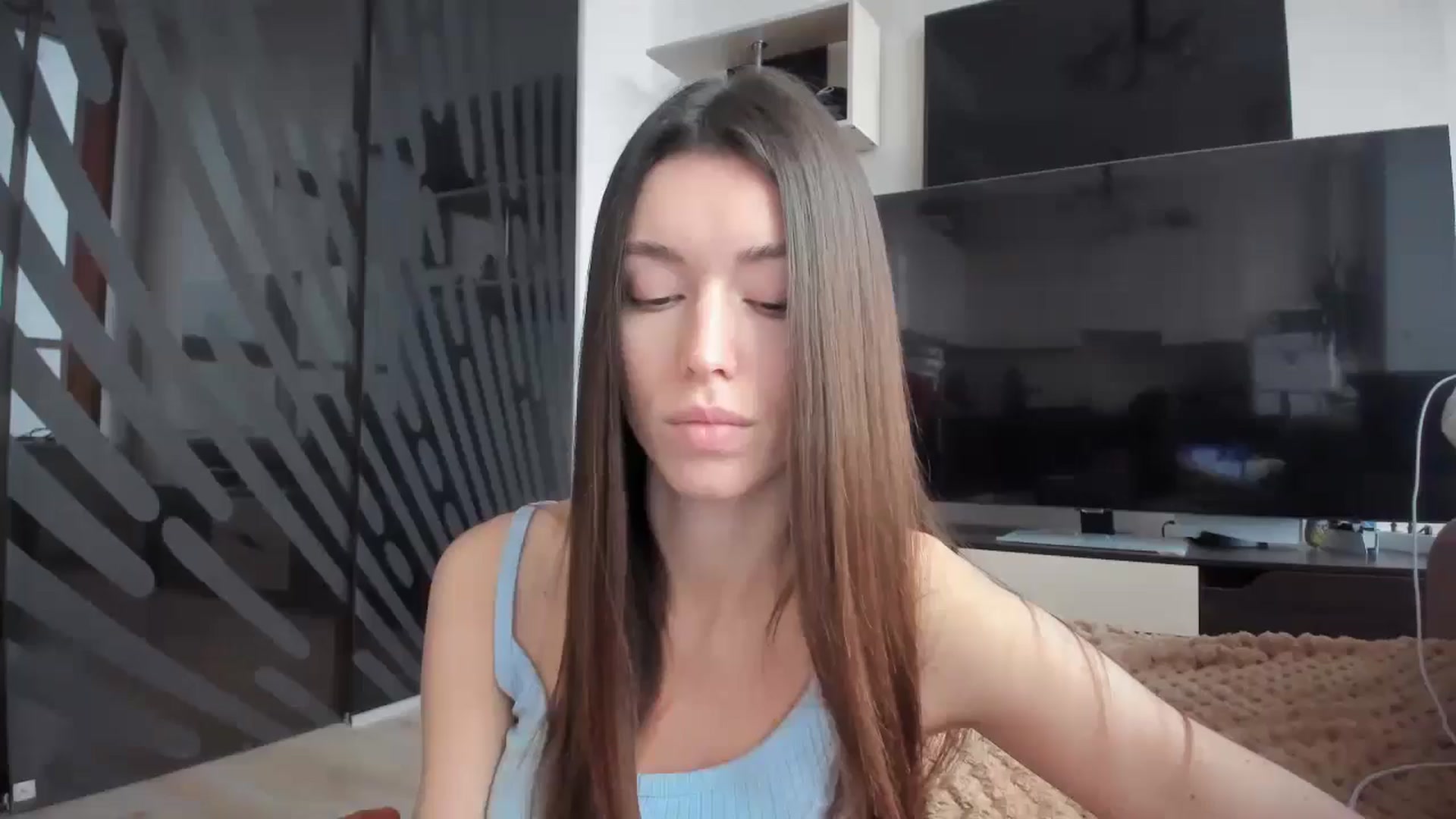 Gallery image thumbnail from laurensaenz's myfreecams stream on, 02/18/2026, 08:11 image 17 of 20