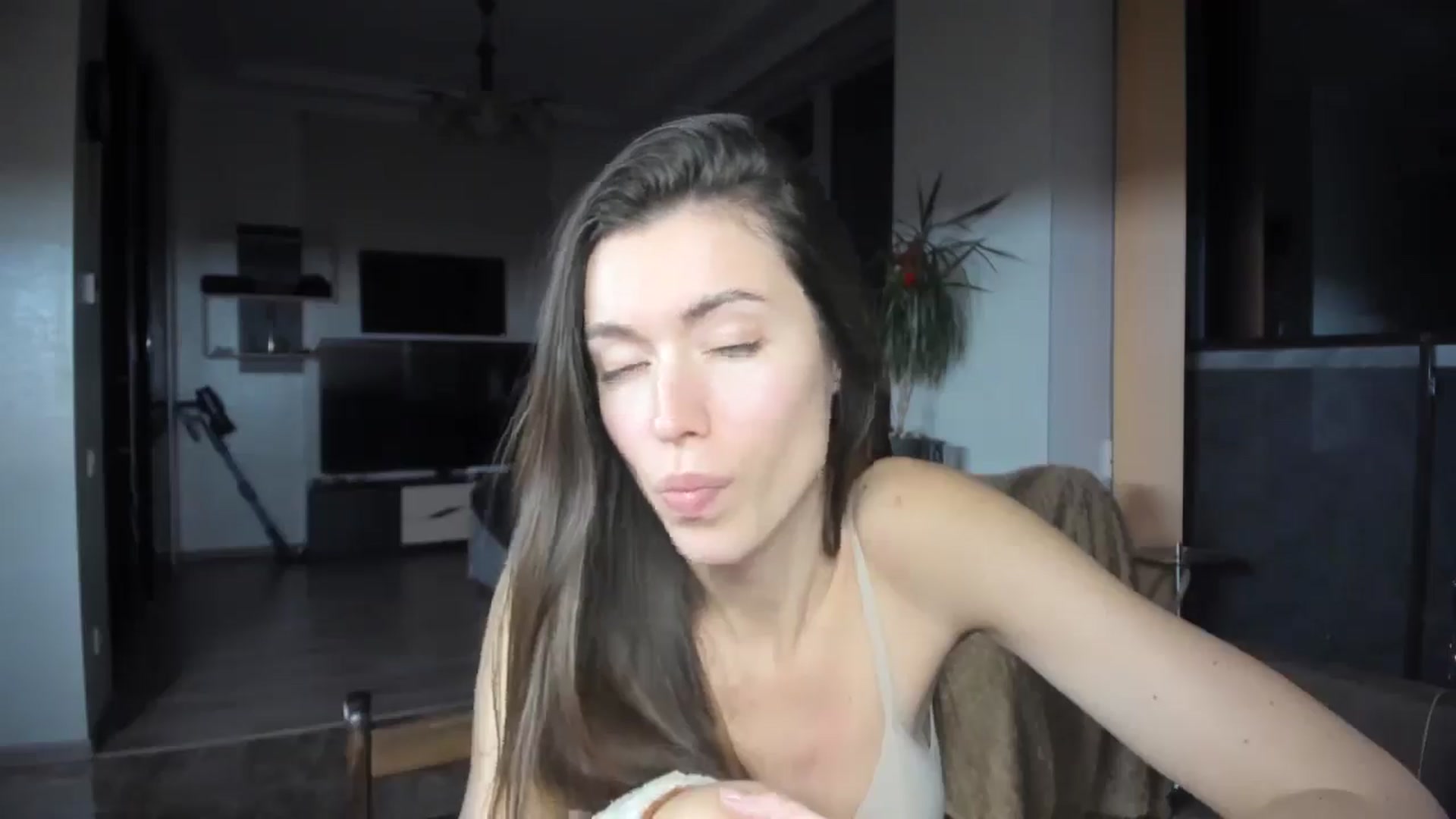 Gallery image thumbnail from laurensaenz's myfreecams stream on, 02/28/2026, 19:41 image 9 of 20