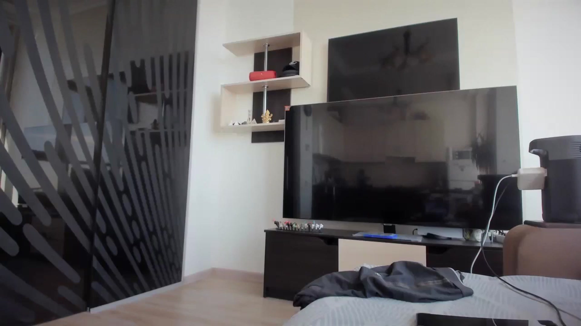 Gallery image thumbnail from laurensaenz's myfreecams stream on, 03/03/2026, 08:59 image 7 of 20