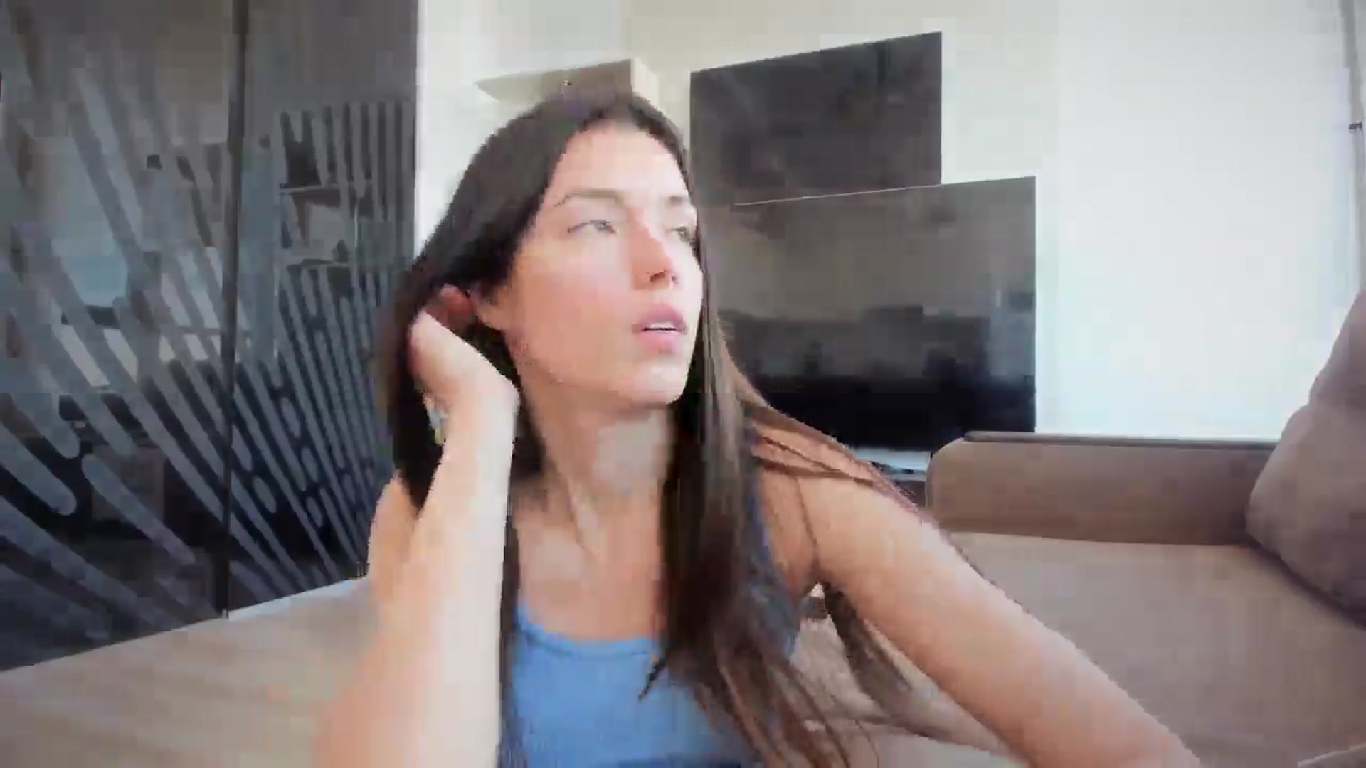 Gallery image thumbnail from laurensaenz's myfreecams stream on, 03/04/2026, 10:00 image 17 of 20