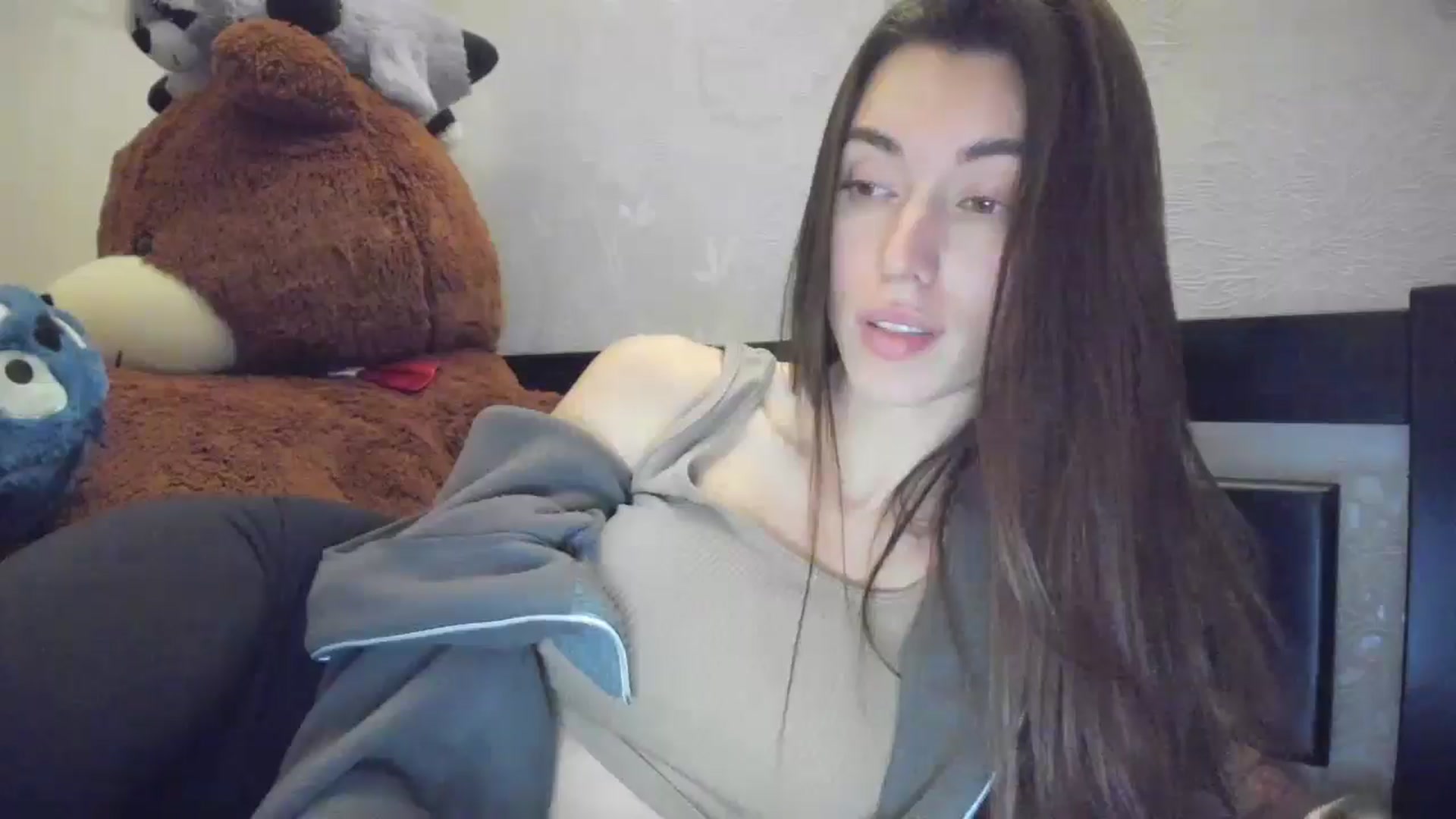 Gallery image thumbnail from laurensaenz's myfreecams stream on, 03/27/2026, 18:06 image 14 of 20