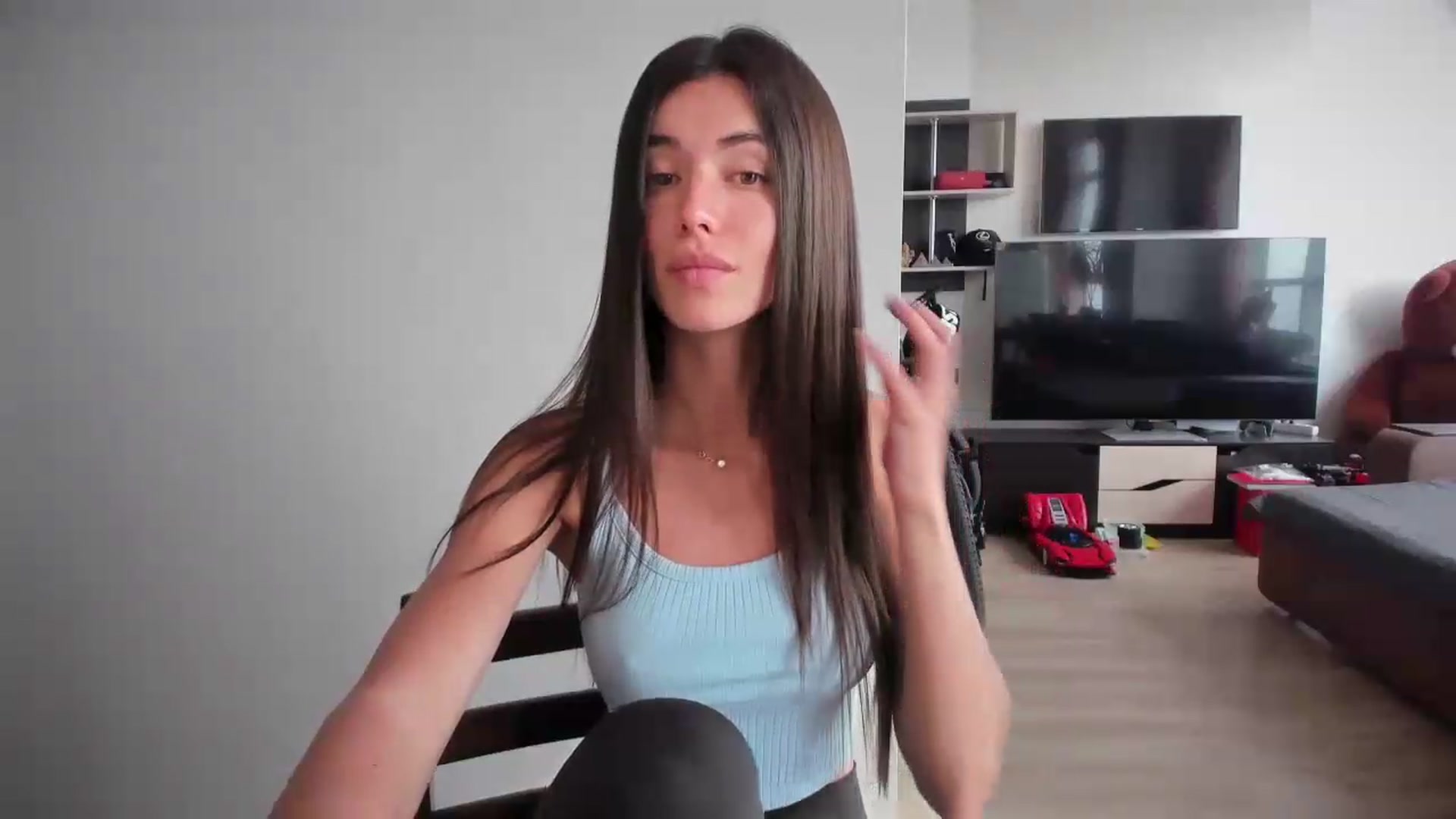 Gallery image thumbnail from laurensaenz's myfreecams stream on, 06/03/2026, 12:41 image 6 of 20