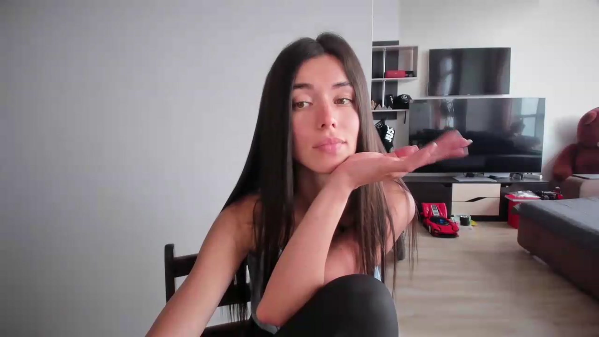 Gallery image thumbnail from laurensaenz's myfreecams stream on, 06/03/2026, 12:41 image 15 of 20