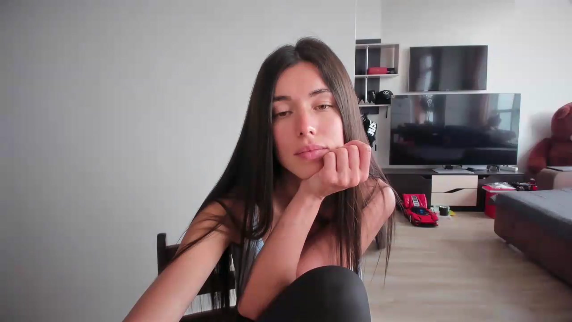 Gallery image thumbnail from laurensaenz's myfreecams stream on, 06/03/2026, 12:41 image 12 of 20