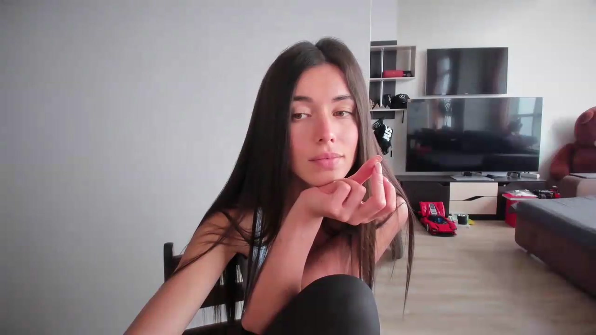 Gallery image thumbnail from laurensaenz's myfreecams stream on, 06/03/2026, 12:41 image 13 of 20