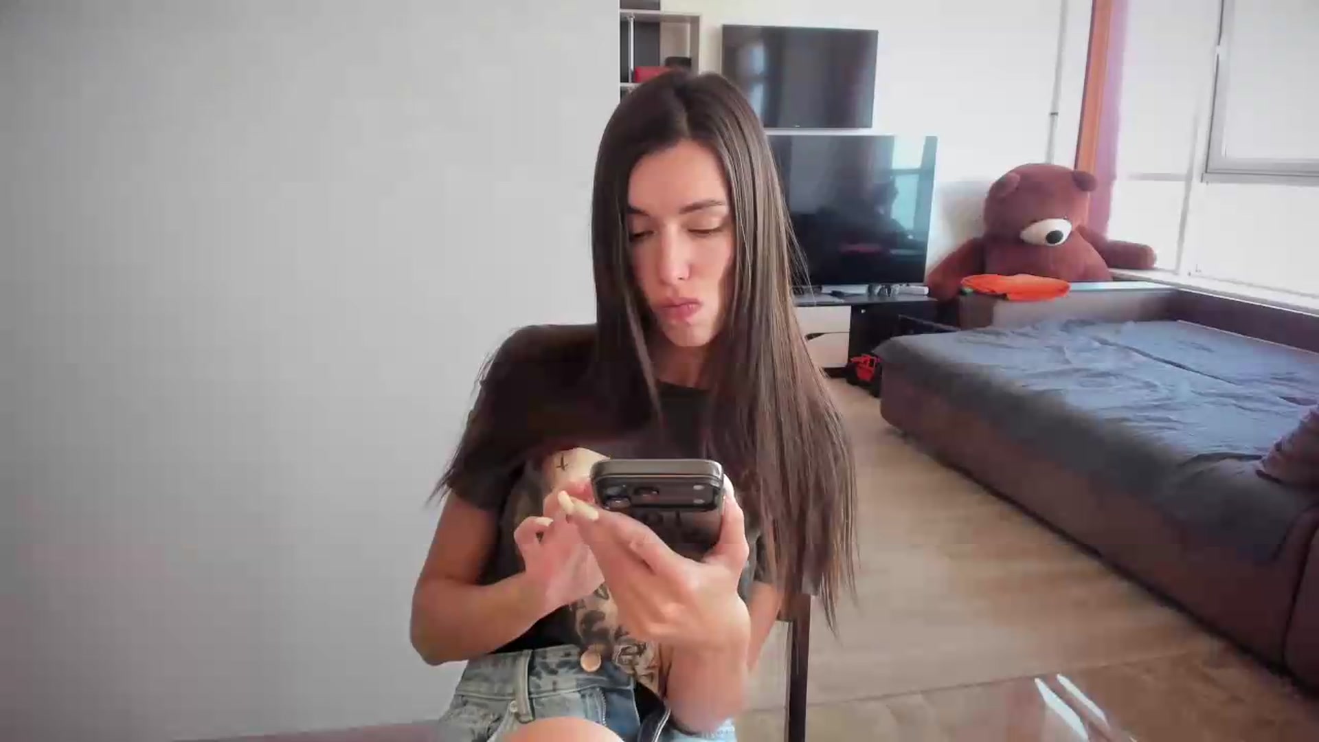Gallery image thumbnail from laurensaenz's myfreecams stream on, 06/27/2026, 11:54 image 15 of 20