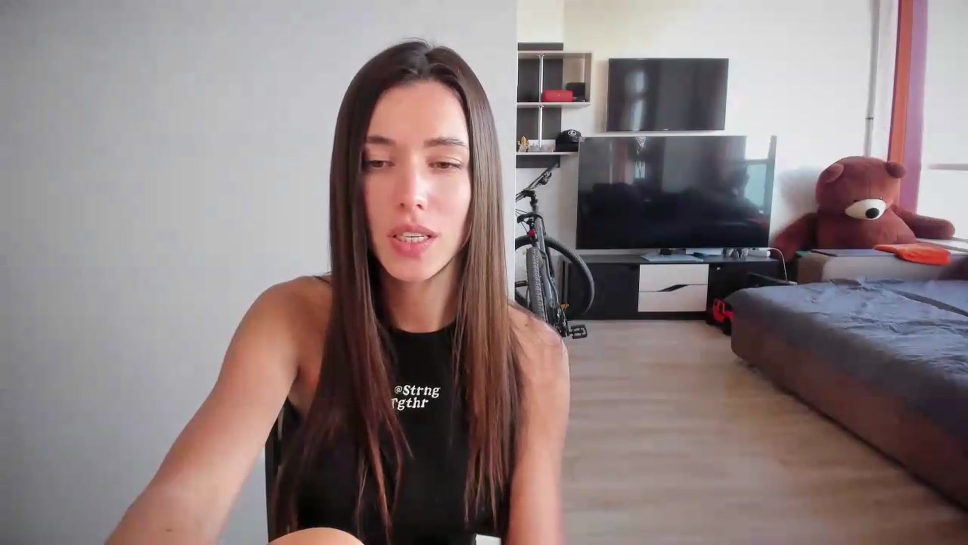 Gallery image thumbnail from laurensaenz's myfreecams stream on, 06/27/2026, 16:31 image 10 of 20