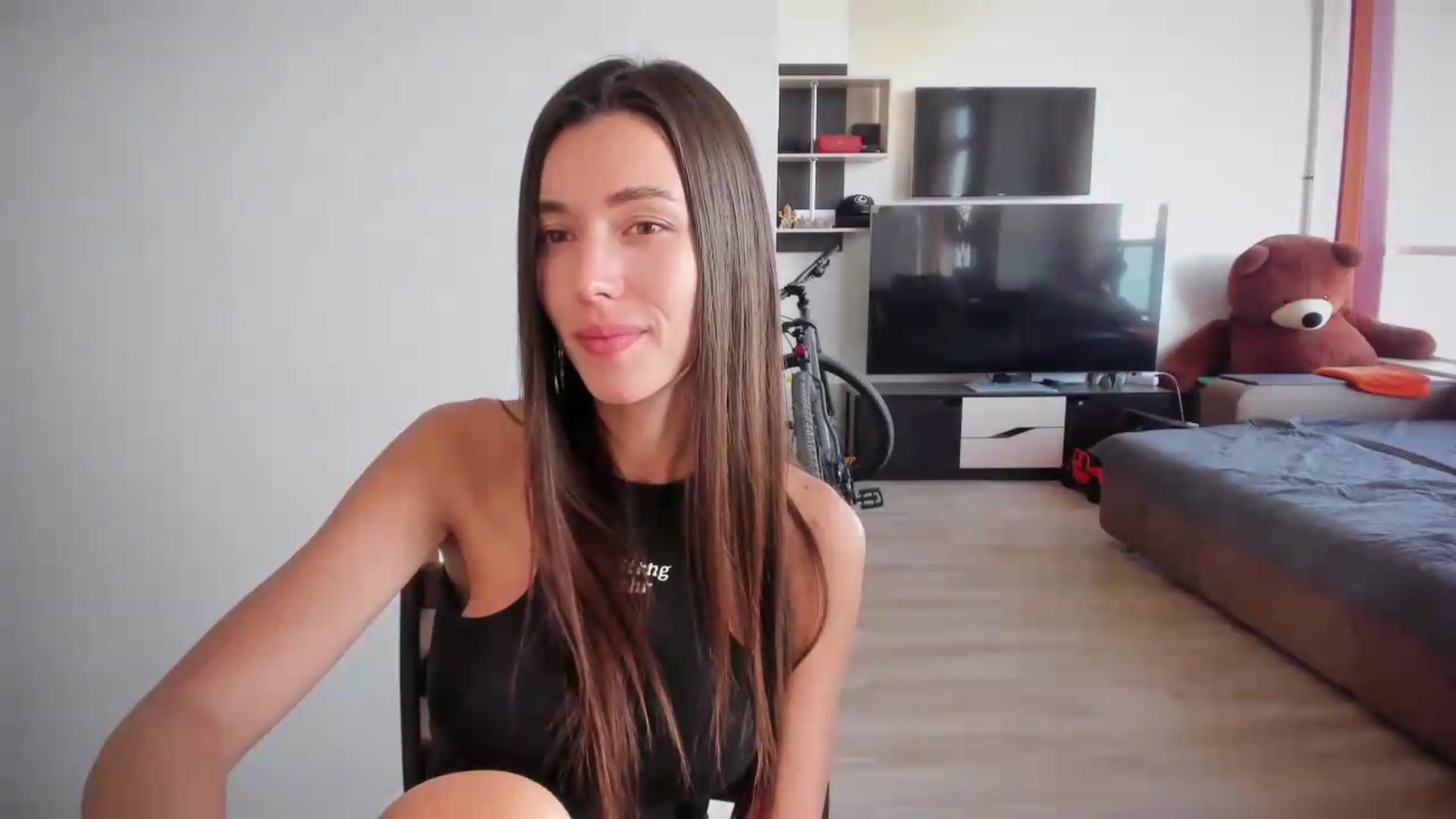 Gallery image thumbnail from laurensaenz's myfreecams stream on, 06/27/2026, 16:31 image 14 of 20