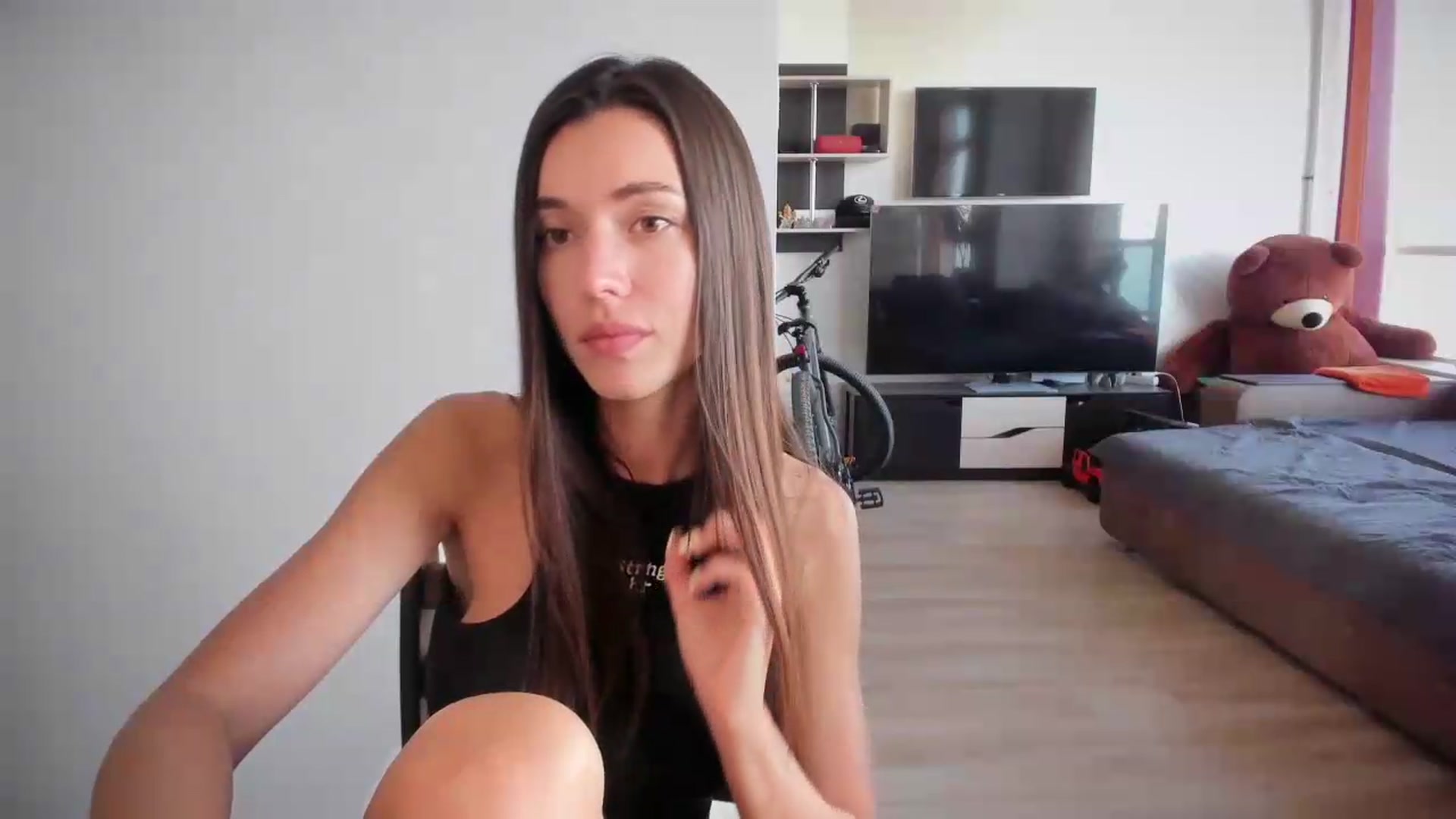 Gallery image thumbnail from laurensaenz's myfreecams stream on, 06/27/2026, 16:31 image 12 of 20