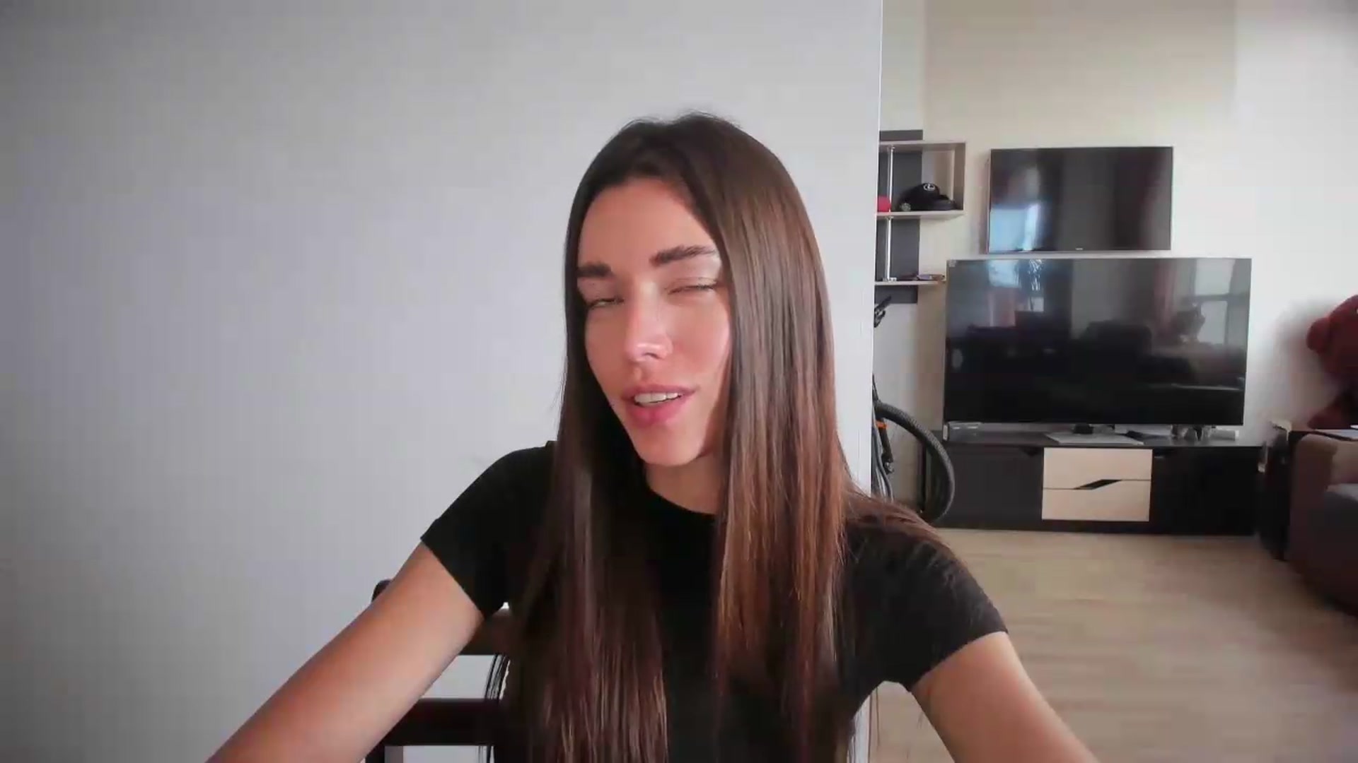 Gallery image thumbnail from laurensaenz's myfreecams stream on, 07/22/2026, 12:01 image 6 of 20