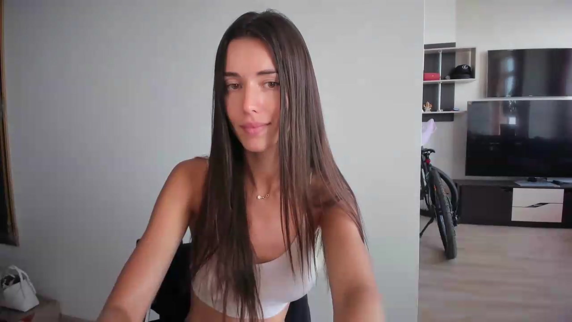 Gallery image thumbnail from laurensaenz's myfreecams stream on, 08/07/2026, 10:02 image 13 of 20