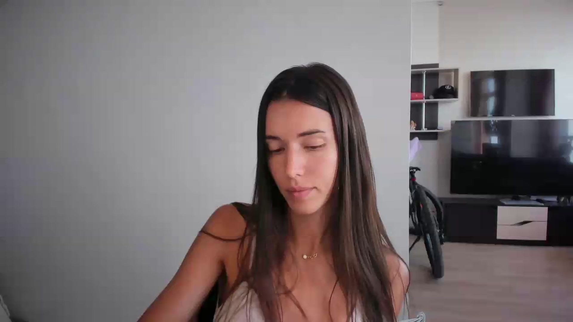 Gallery image thumbnail from laurensaenz's myfreecams stream on, 08/07/2026, 11:06 image 11 of 20