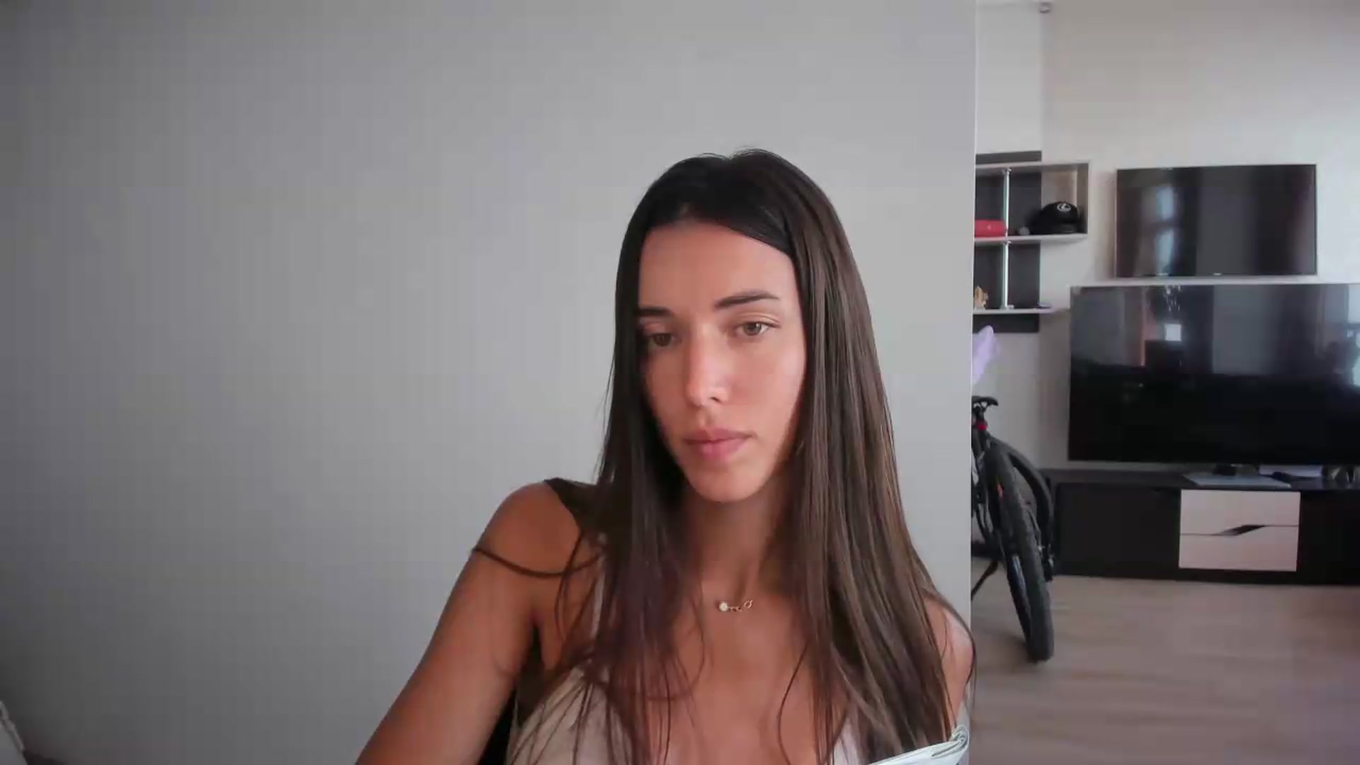 Gallery image thumbnail from laurensaenz's myfreecams stream on, 08/07/2026, 11:06 image 9 of 20