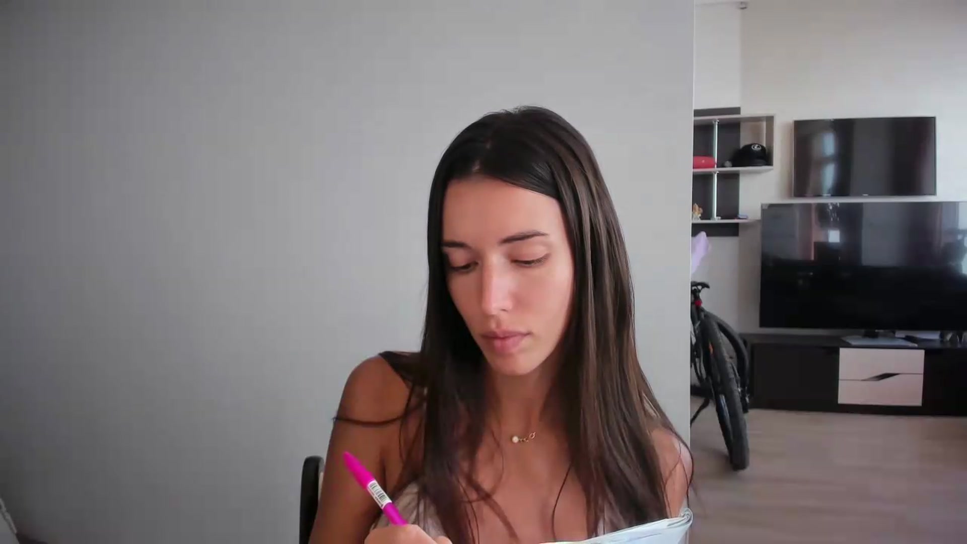 Gallery image thumbnail from laurensaenz's myfreecams stream on, 08/07/2026, 11:06 image 10 of 20