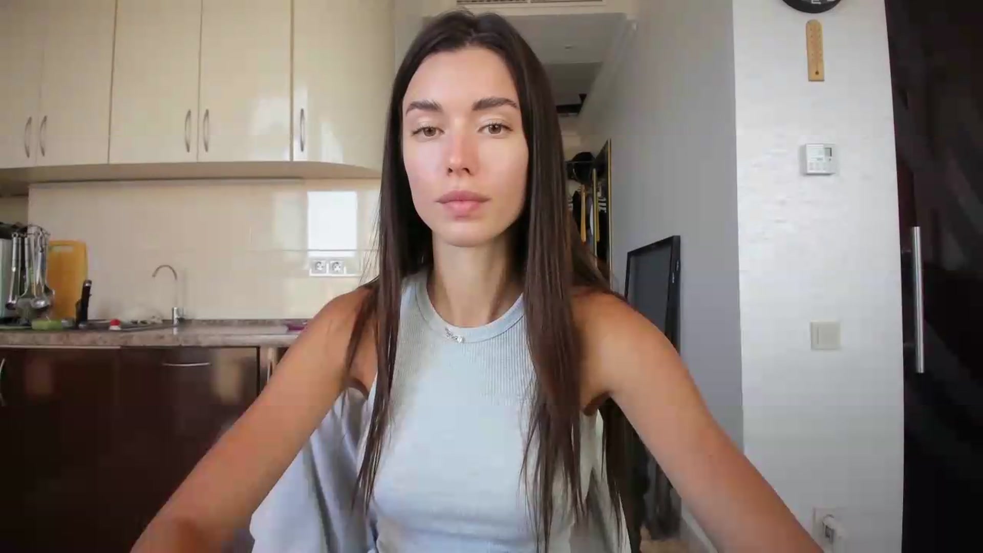 Gallery image thumbnail from laurensaenz's myfreecams stream on, 08/13/2026, 11:21 image 11 of 20