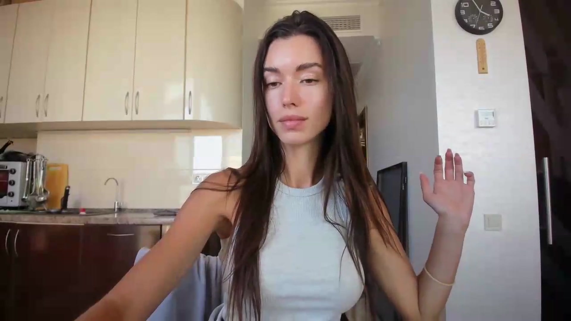 Gallery image thumbnail from laurensaenz's myfreecams stream on, 08/13/2026, 13:21 image 16 of 20