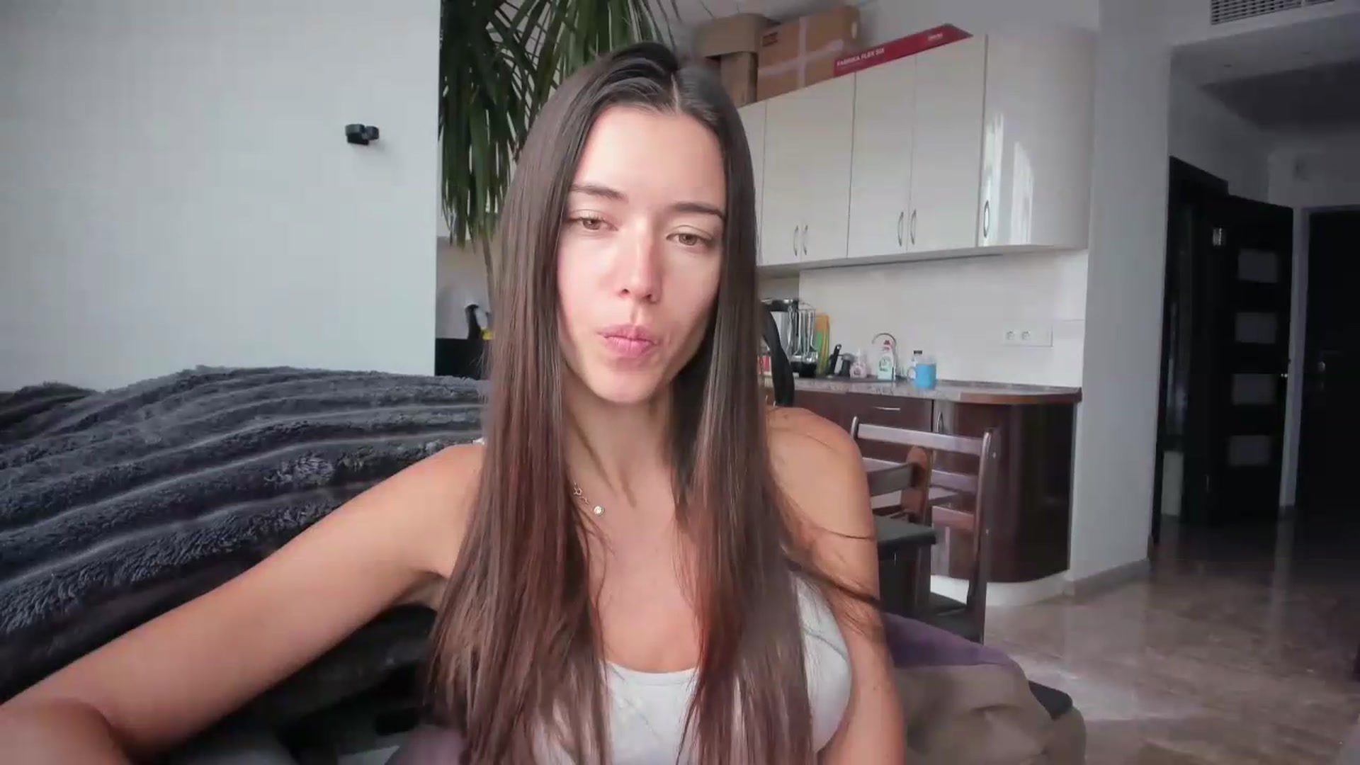 Gallery image thumbnail from laurensaenz's myfreecams stream on, 08/19/2026, 07:37 image 2 of 20