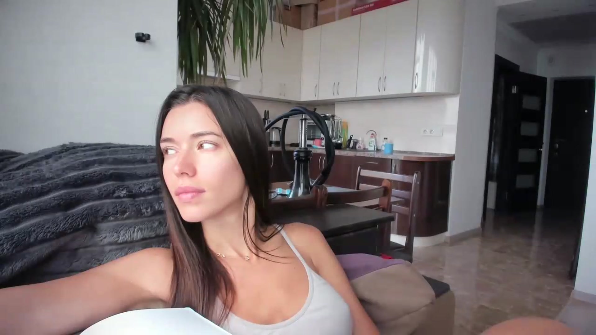 Gallery image thumbnail from laurensaenz's myfreecams stream on, 08/19/2026, 07:37 image 14 of 20