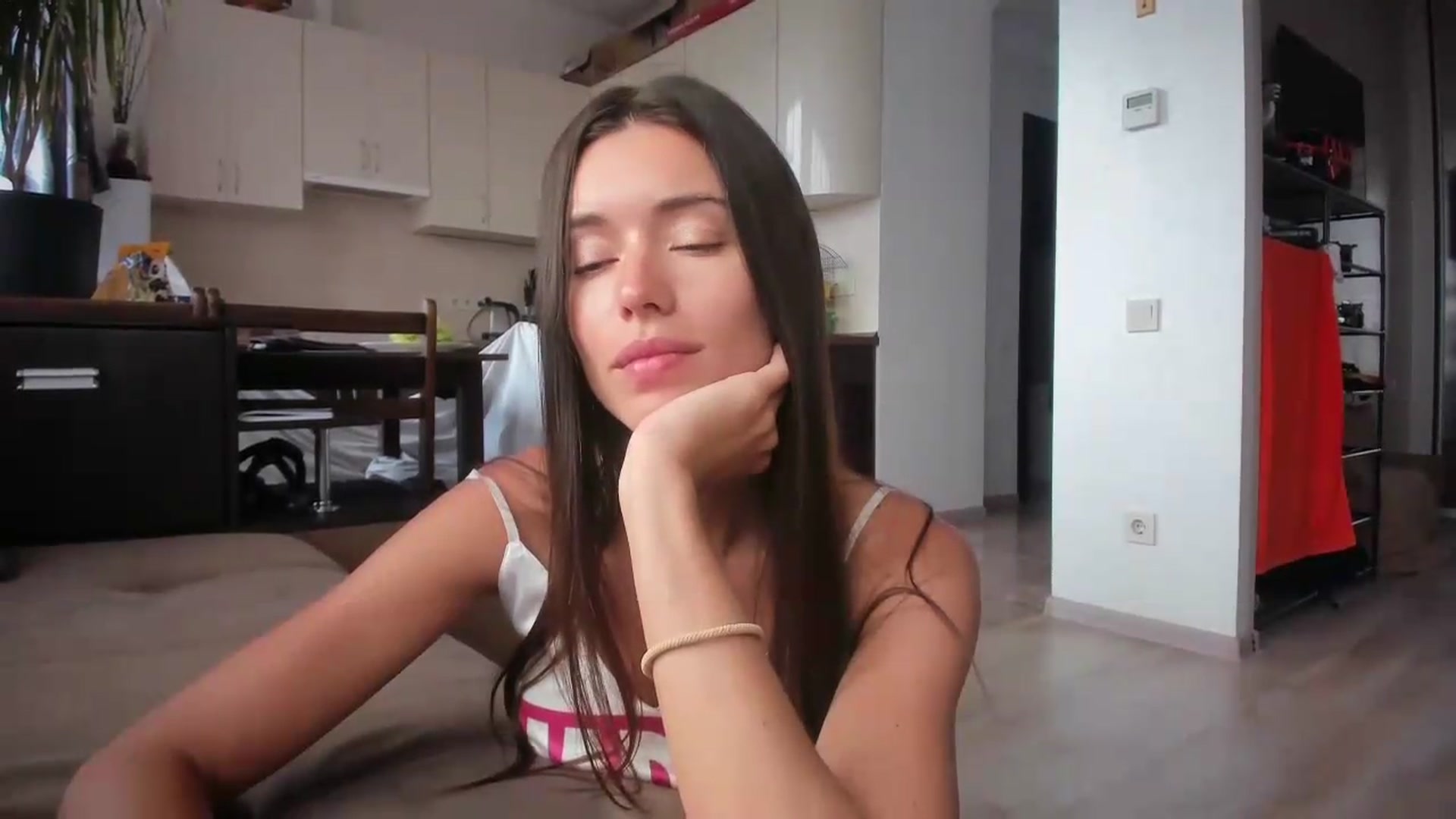 Gallery image thumbnail from laurensaenz's myfreecams stream on, 08/26/2026, 07:01 image 15 of 20
