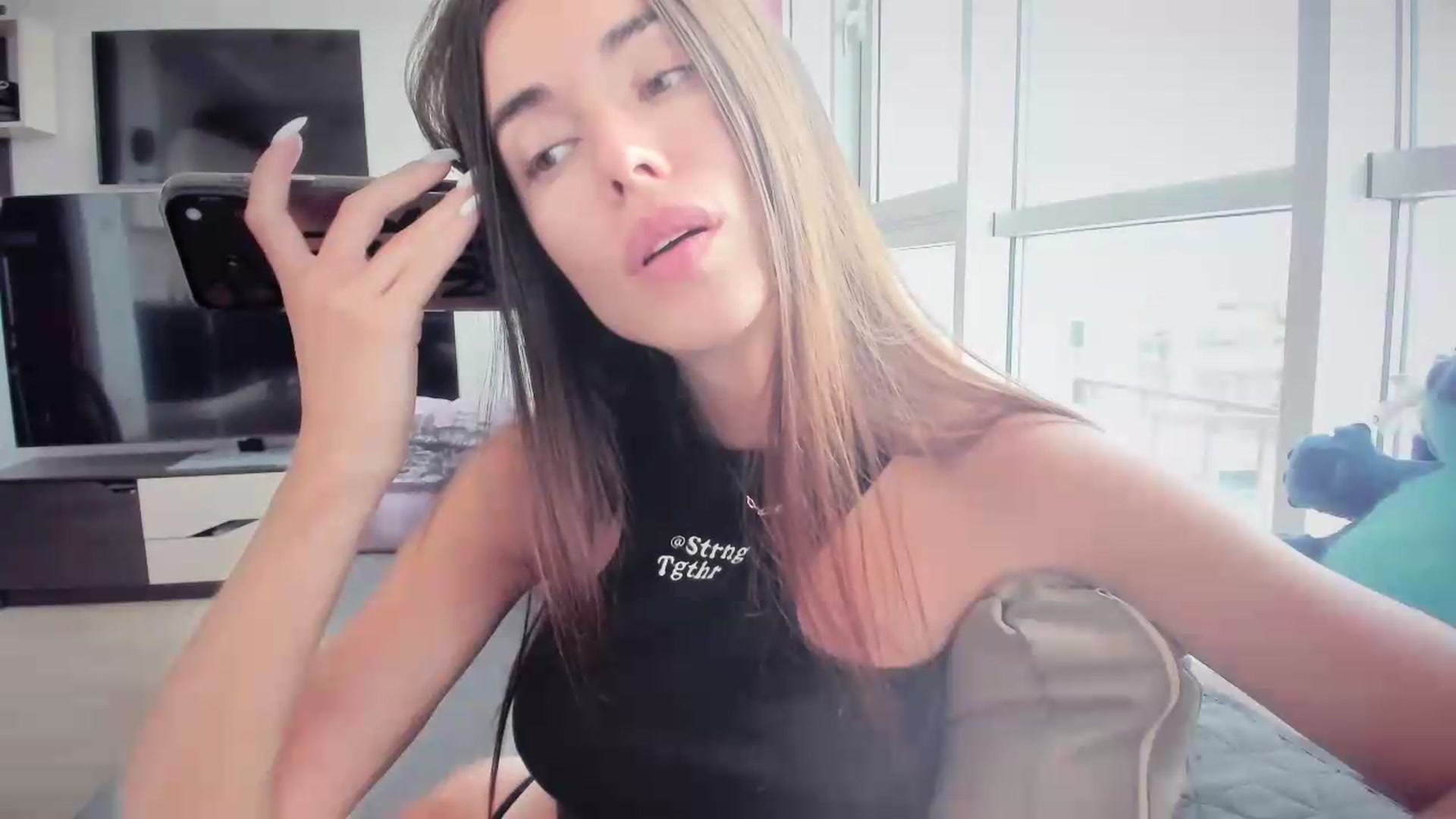 Gallery image thumbnail from laurensaenz's myfreecams stream on, 09/03/2026, 14:33 image 7 of 20