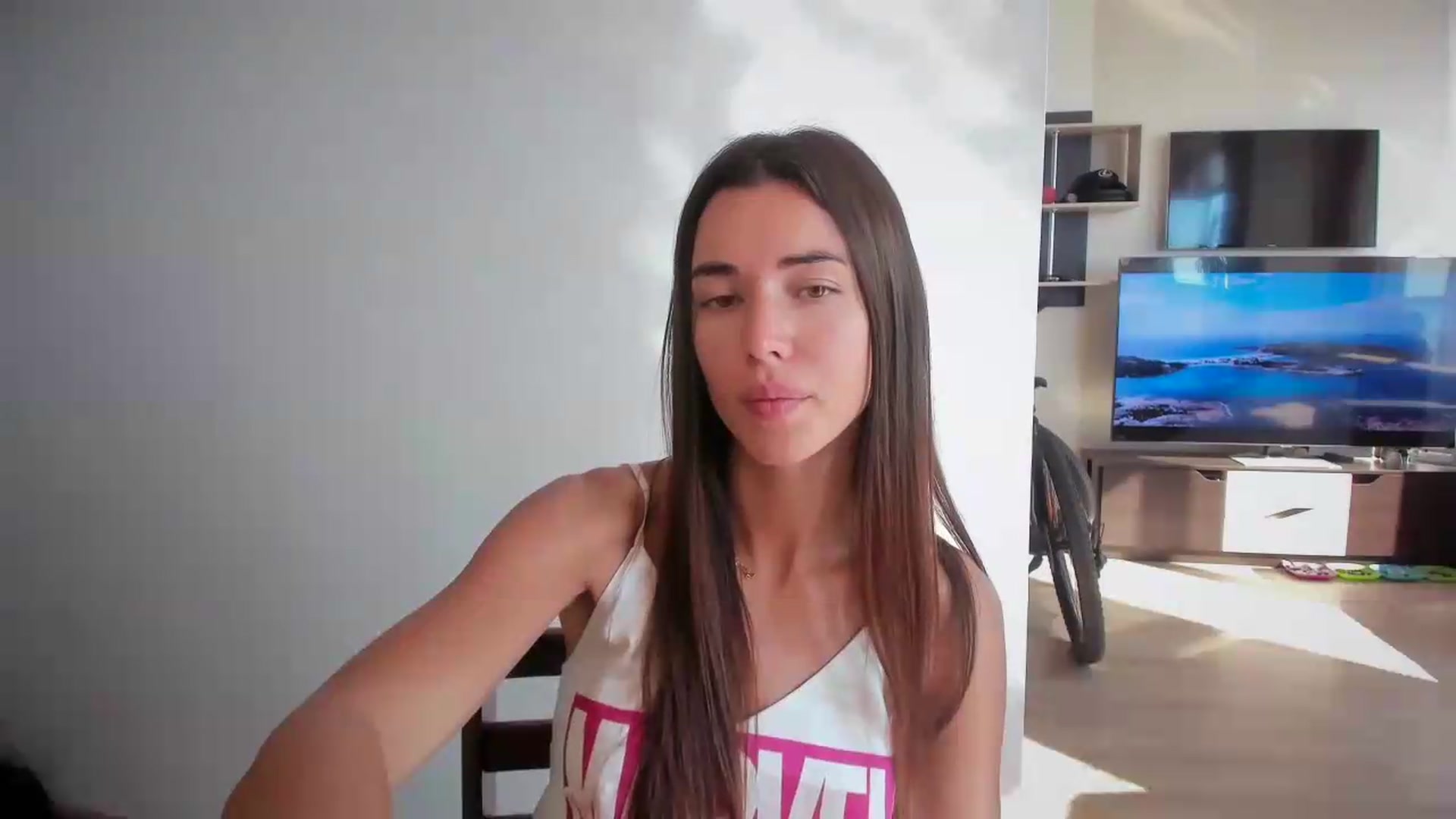 Gallery image thumbnail from laurensaenz's myfreecams stream on, 09/04/2026, 06:44 image 12 of 20