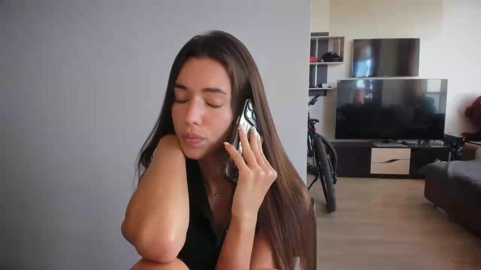 Gallery image thumbnail from laurensaenz's myfreecams stream on, 09/07/2026, 10:19 image 17 of 20